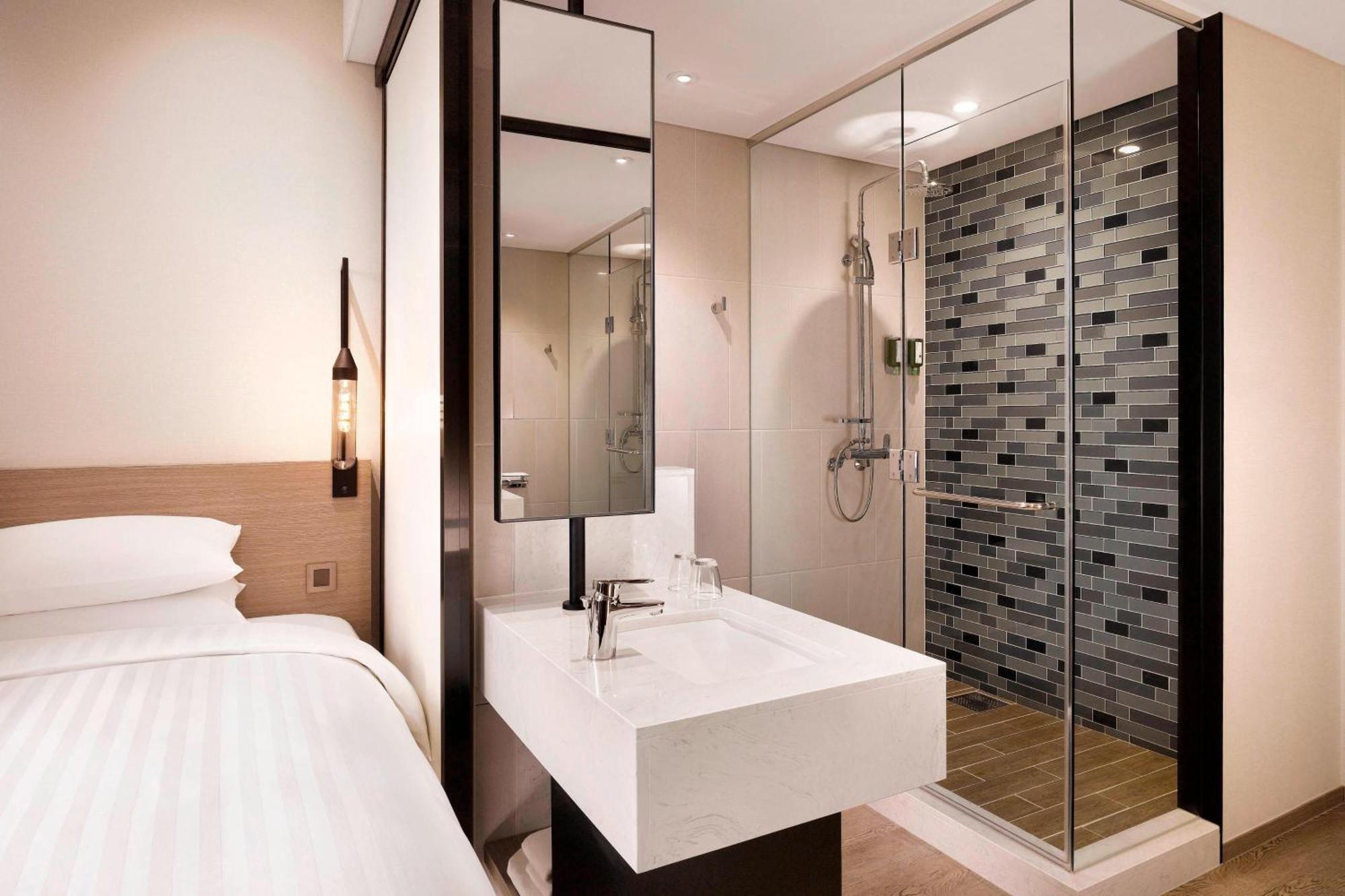 Superior Single Room Guest room 1 Twin or Single Beds,1594740669:JPEG