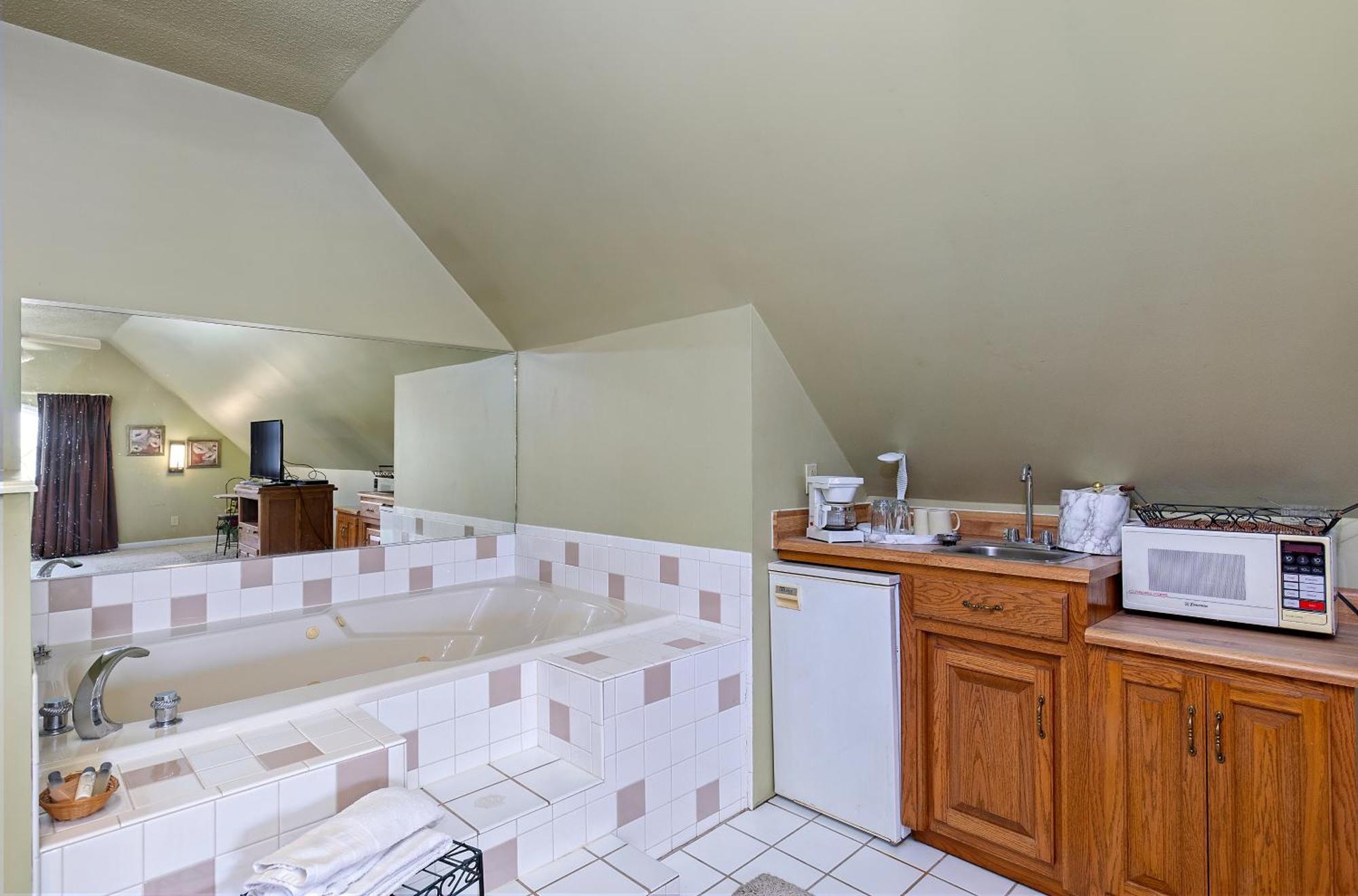 Suite with Spa Bath