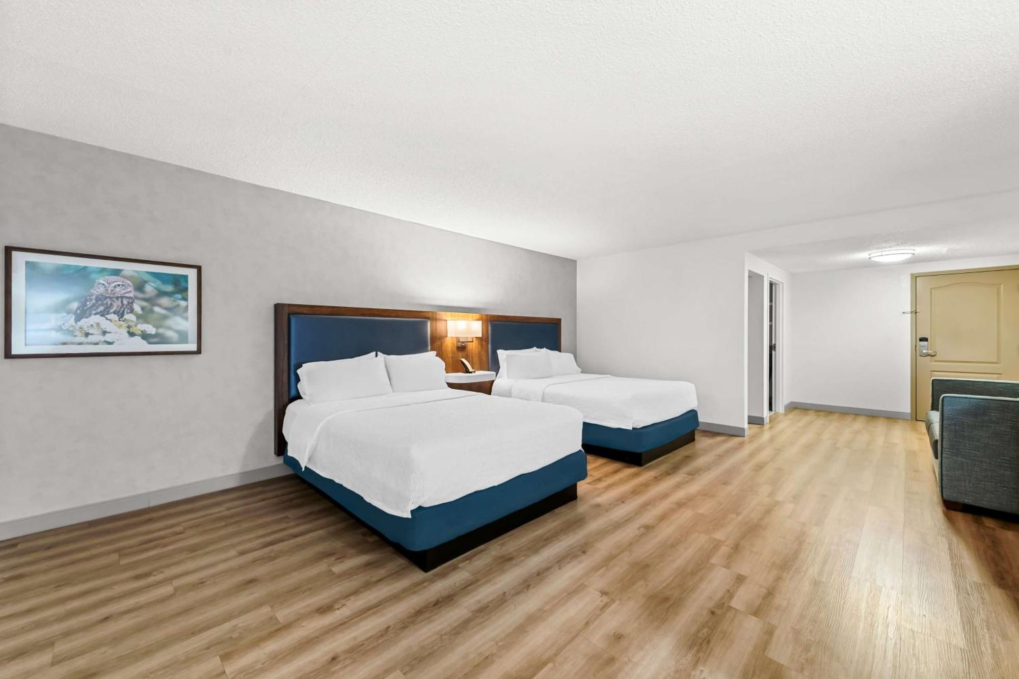 Chambre de Luxe avec 2 Lits Queen-Size et 1 Canapé-Lit