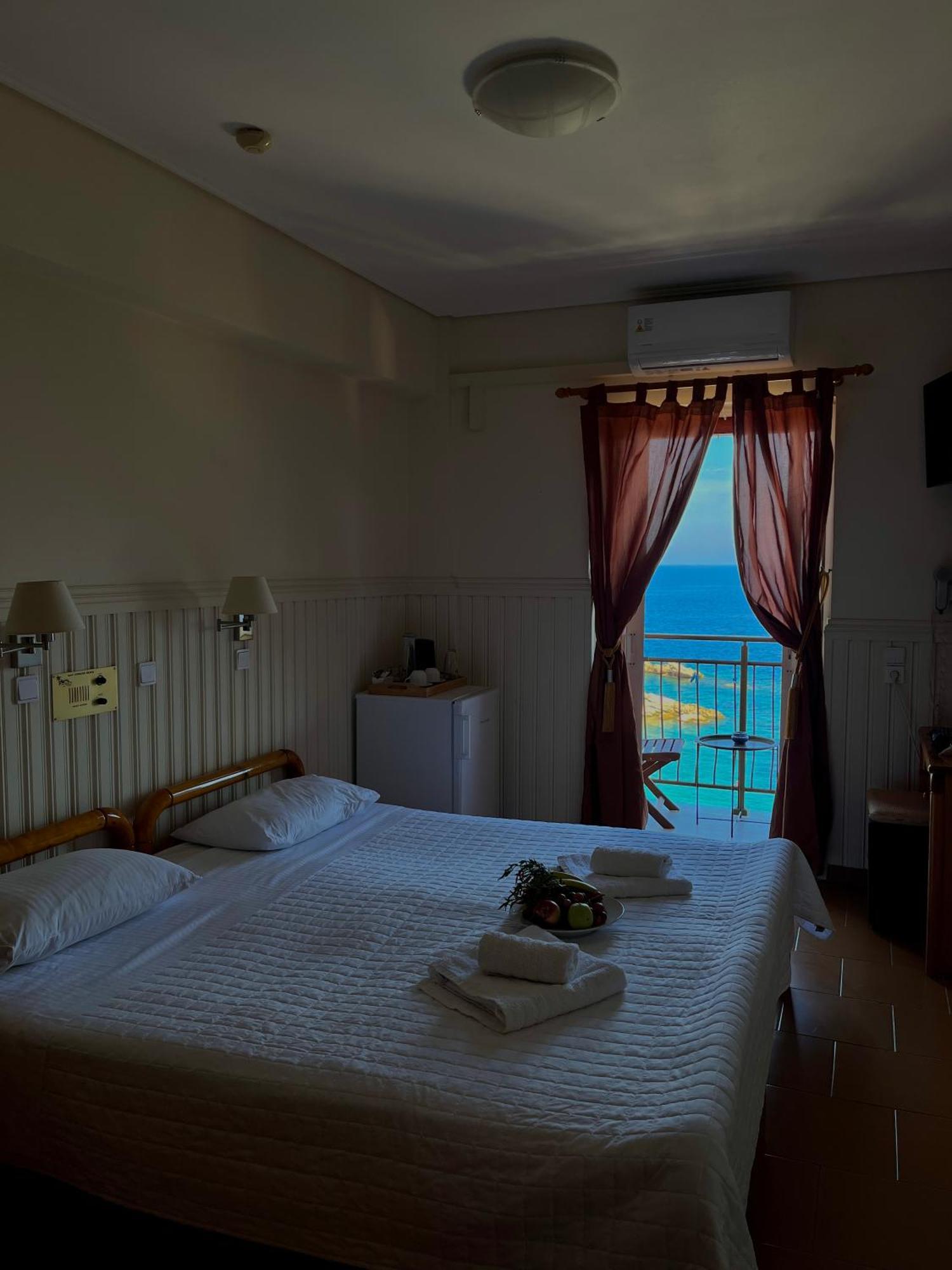 Standaard Tweepersoonskamer met 1 of 2 Bedden en Uitzicht op Zee