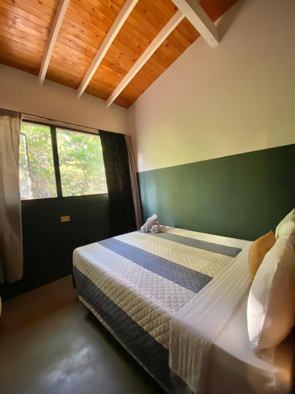 Habitación Doble pequeña con baño compartido