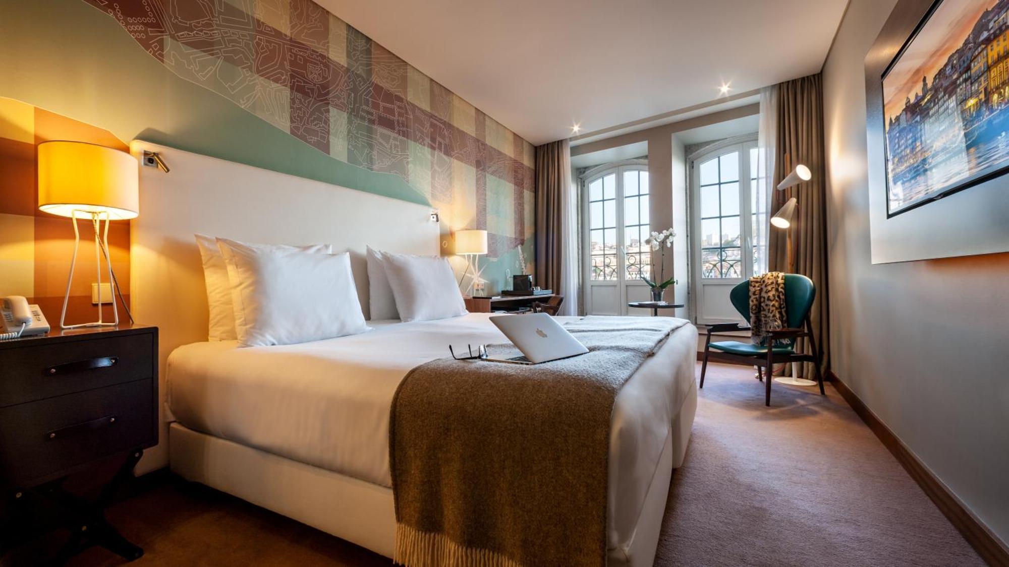 Double or Twin Vintage River View with Balcony