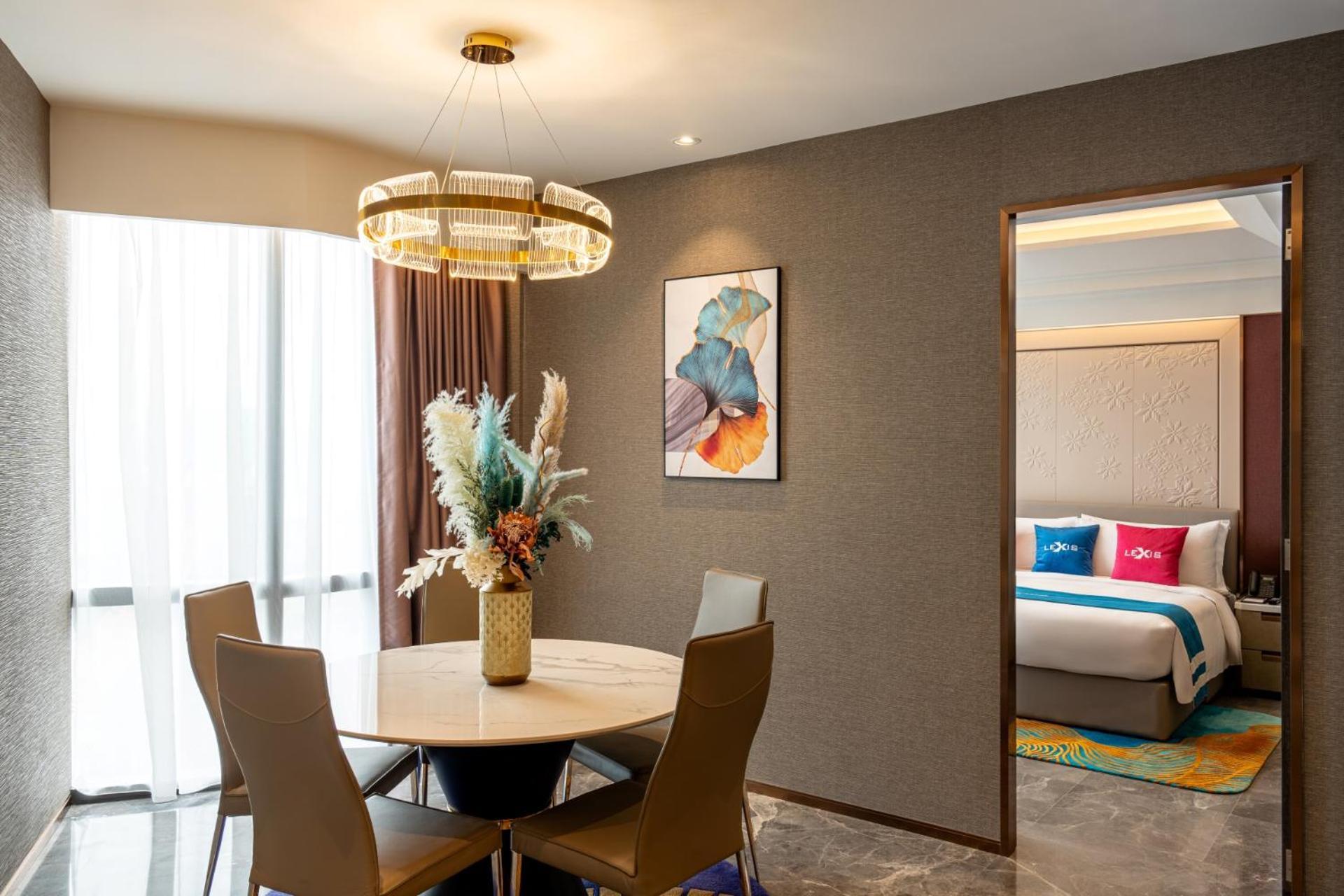 Royal Pool Suite