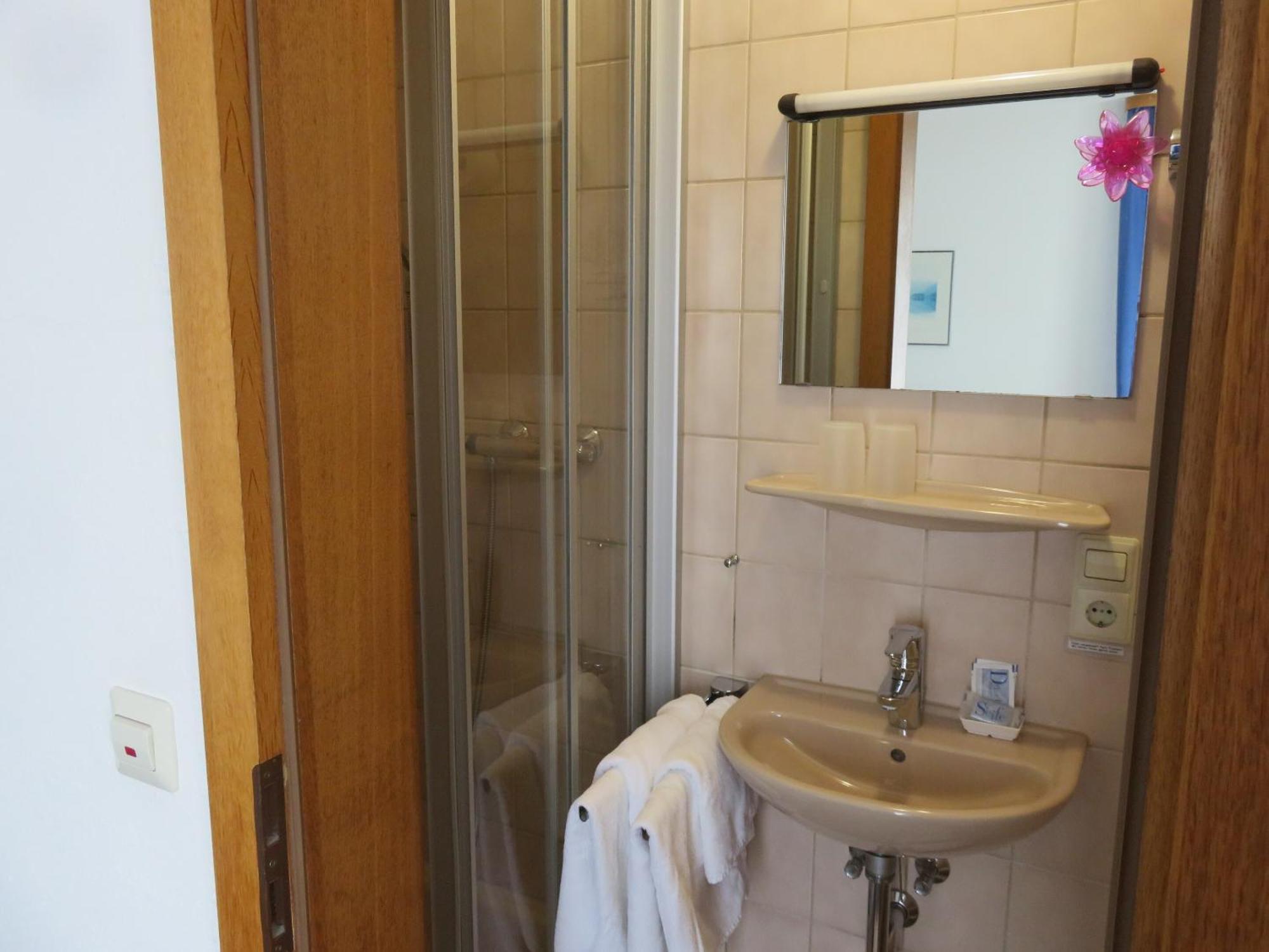 Double Room Private Bathroom,1622889301:JPEG