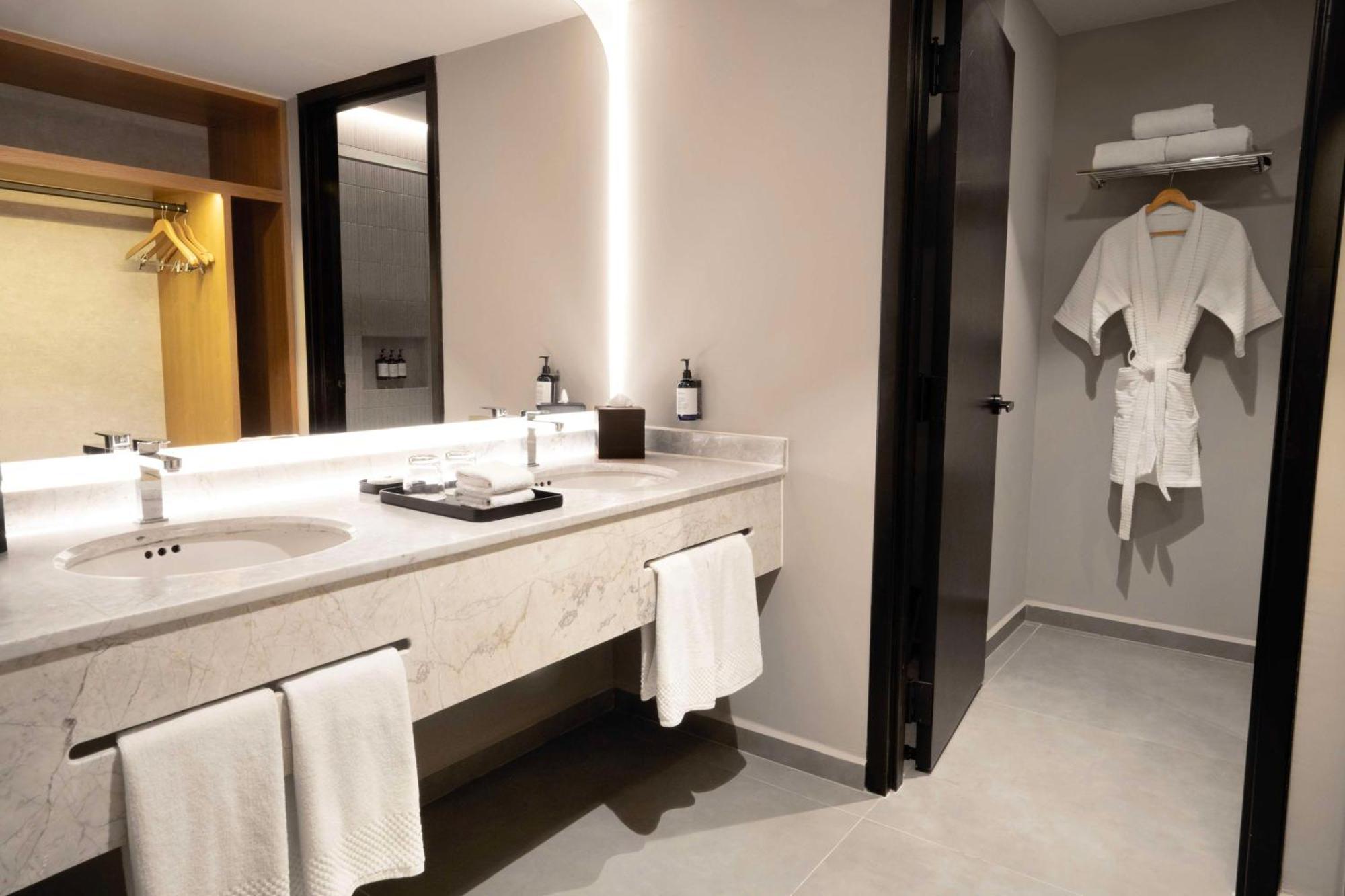 Junior King Suite with Seating Area,1625481677:JPEG