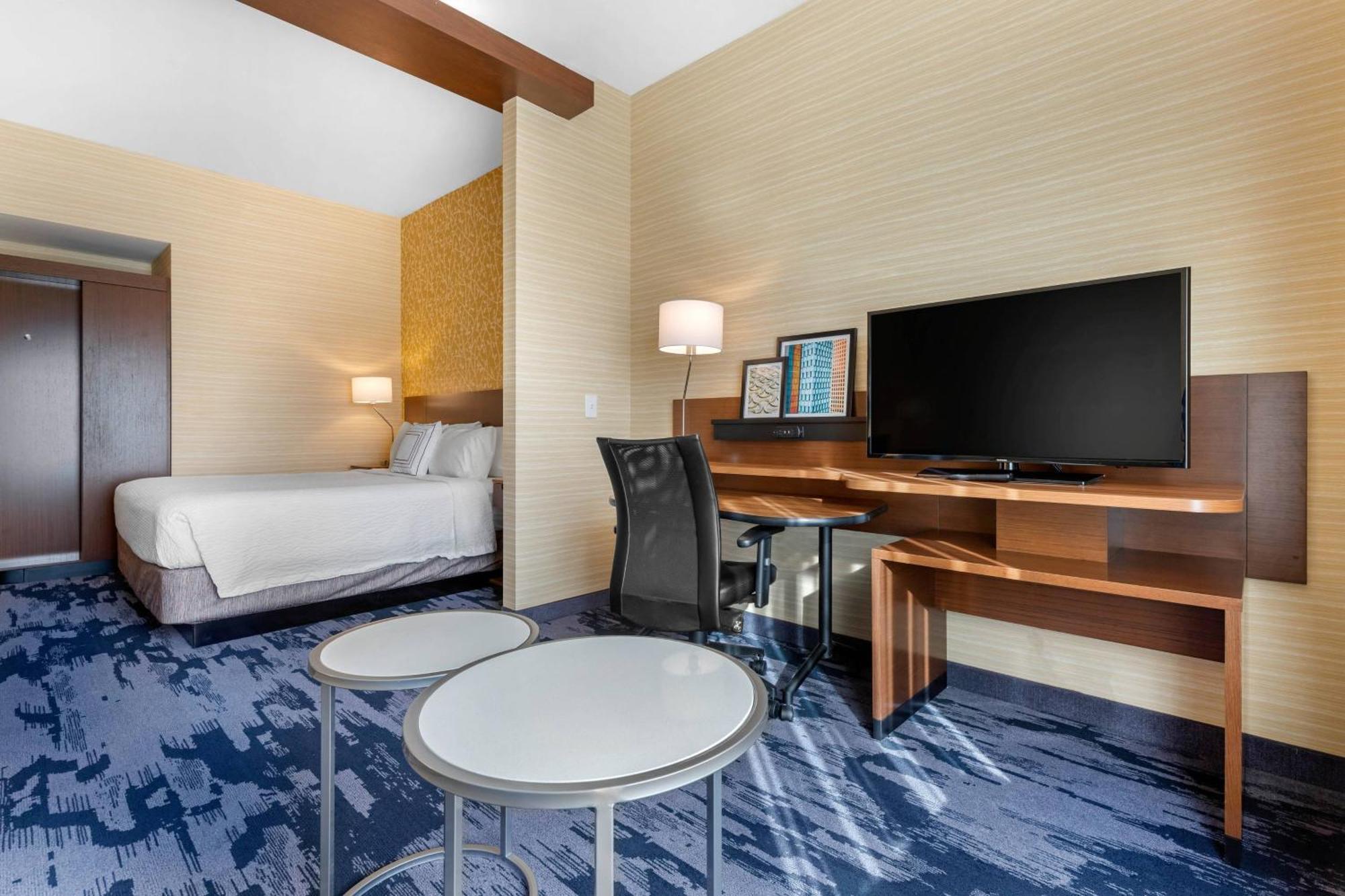 King Suite with Bathtub and Sofa Bed - Mobility Access/Hearing Accessible