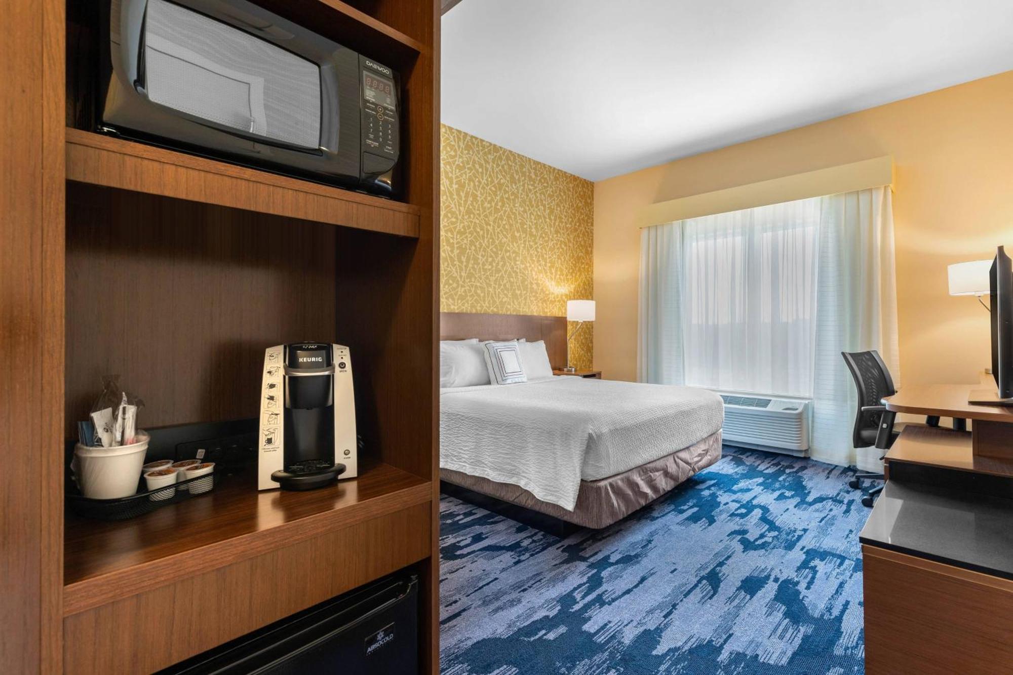 King Room with Bathtub - Mobility Access/Hearing Accessible