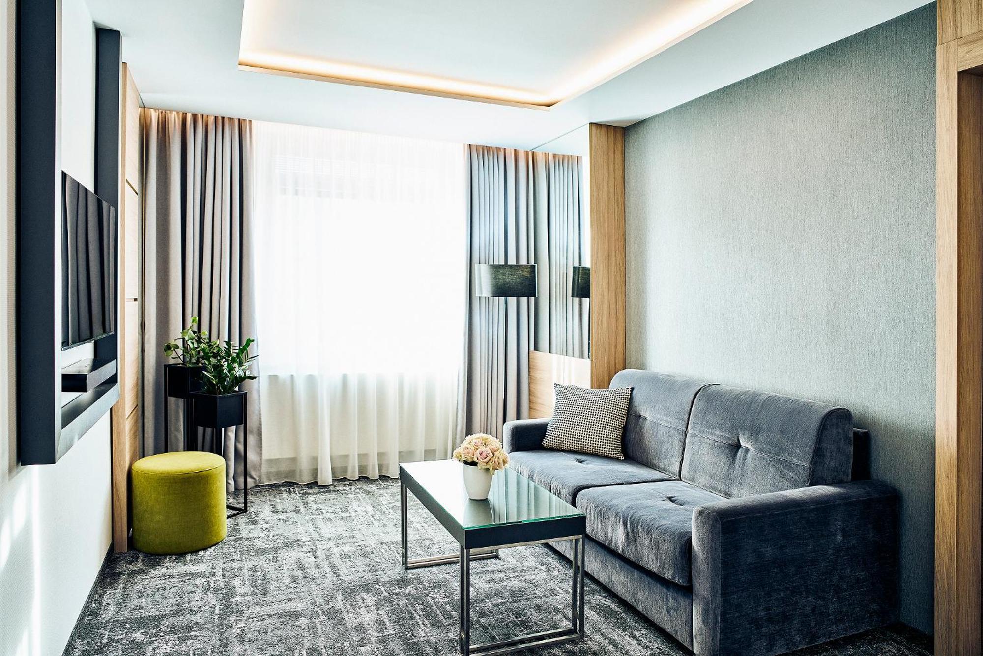 Suite with King or Twin Bed