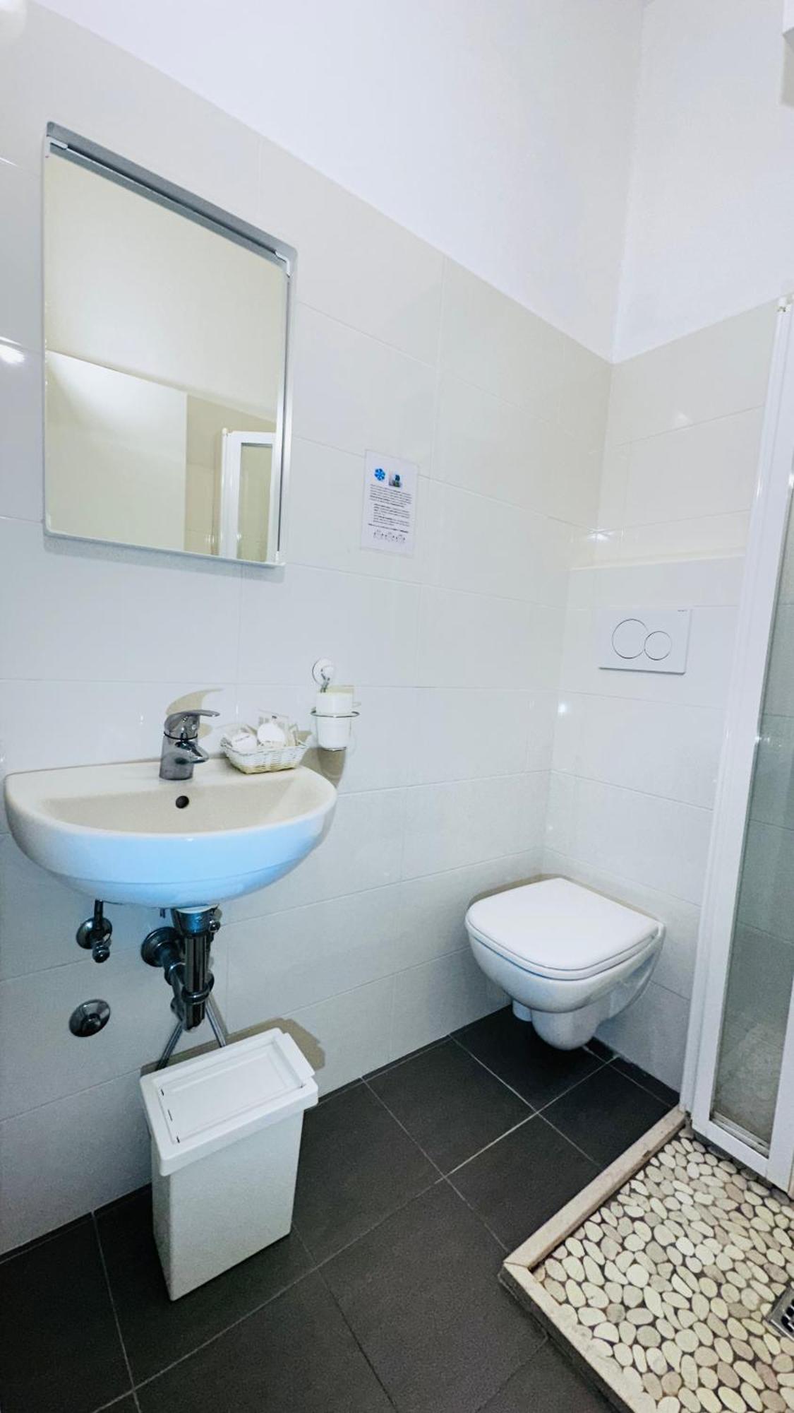 Small Double Room,1641761036:JPEG