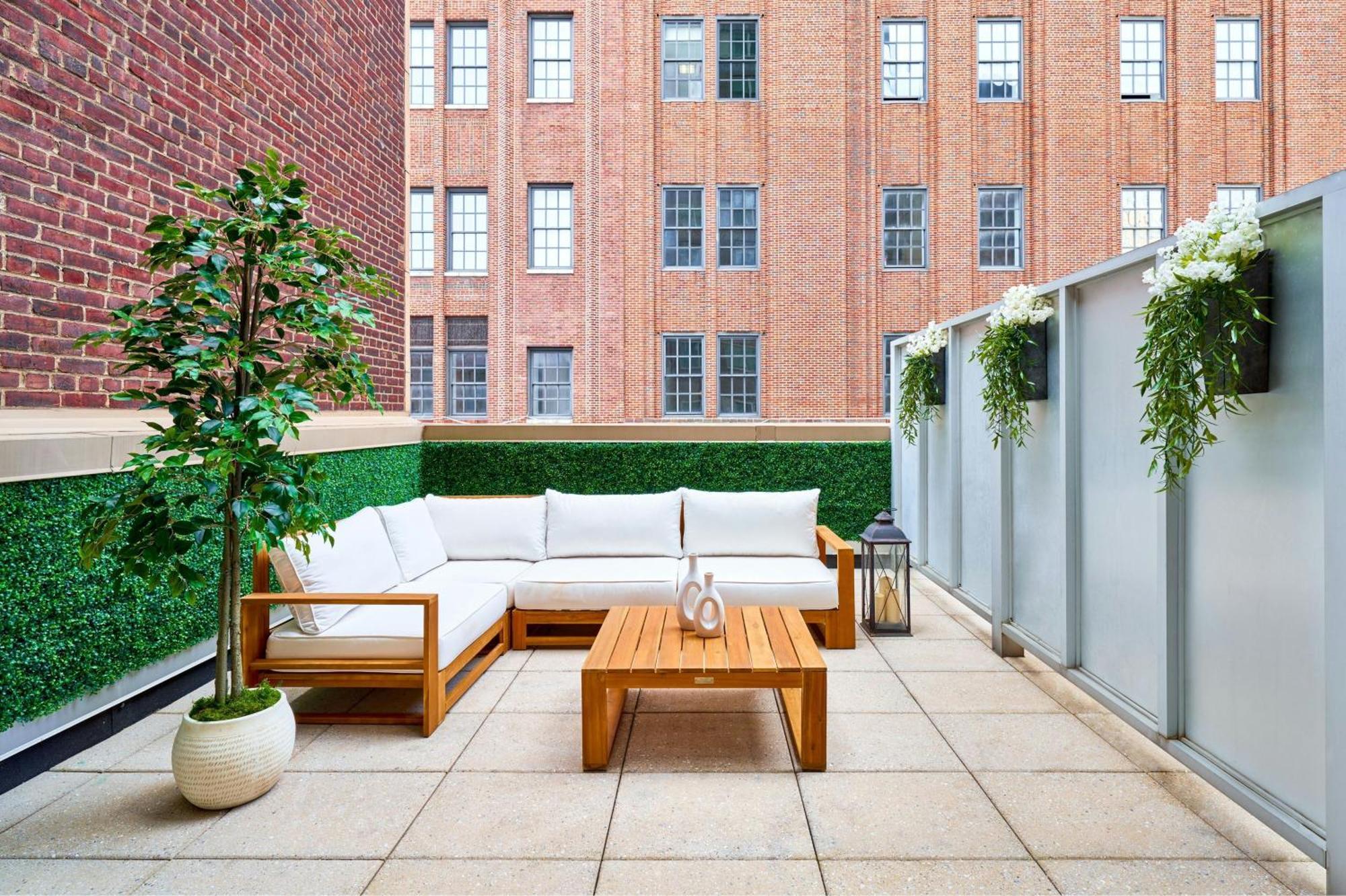 Habitación Estándar con cama extragrande y patio