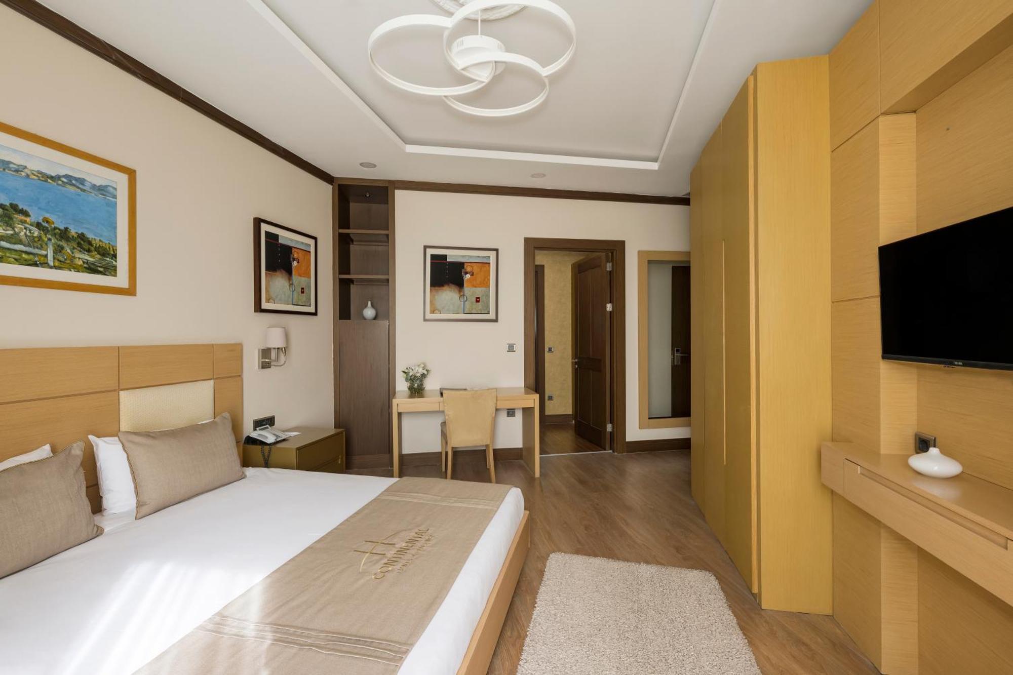 Zimmer mit Queensize-Bett und Meerblick