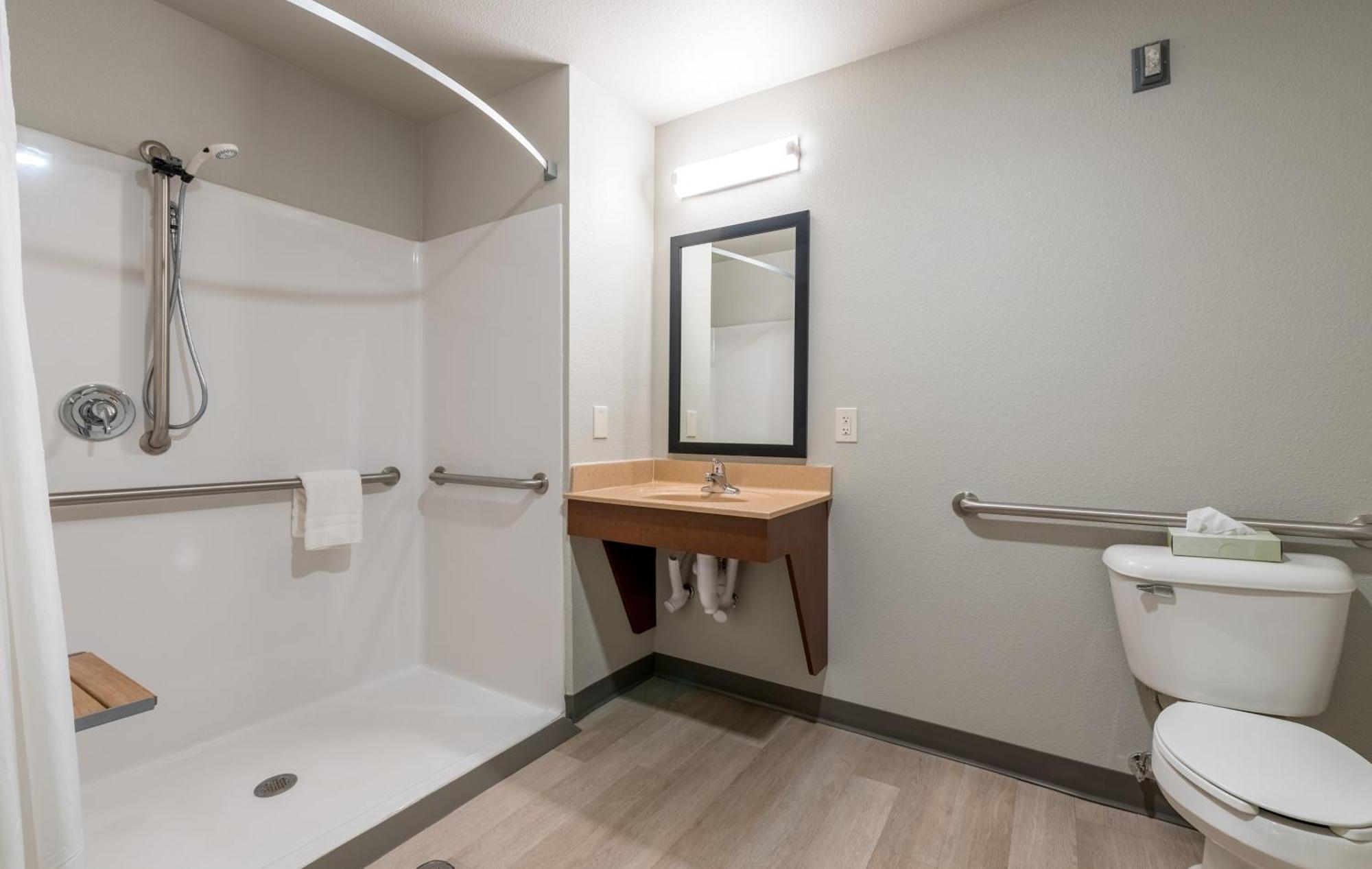 Queen Room - Hearing & Mobility Accessible - Roll In Shower