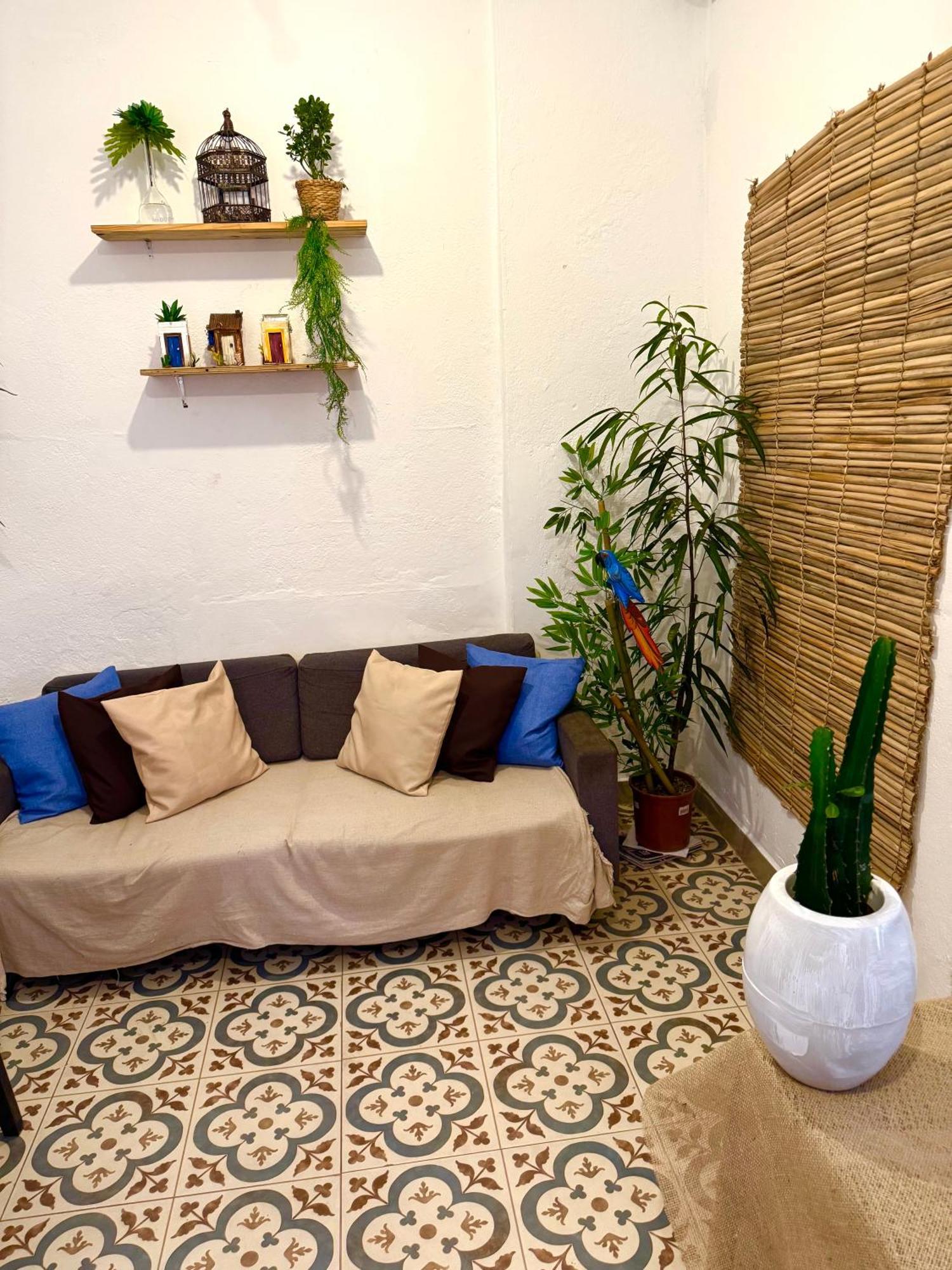 Cama em Dormitório Misto com 12 Camas