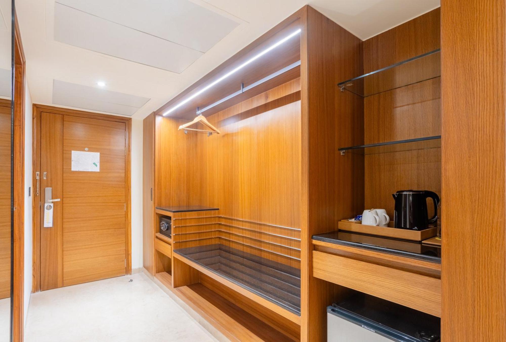 Super Deluxe Double or Twin Room on Food & Beverage services Enjoy Happy Hours 11 on Alcoholic Beverages 11AM 11PM Early Check Late Checkout upto 3 hrsSAV,1658089040:JPEG