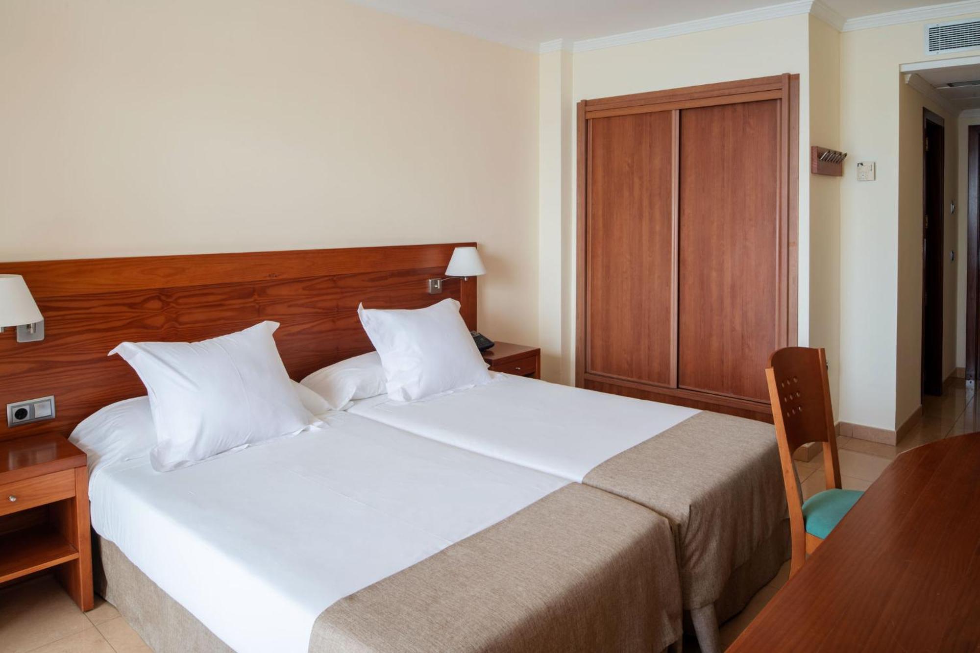 Double or Twin Room with Sea View