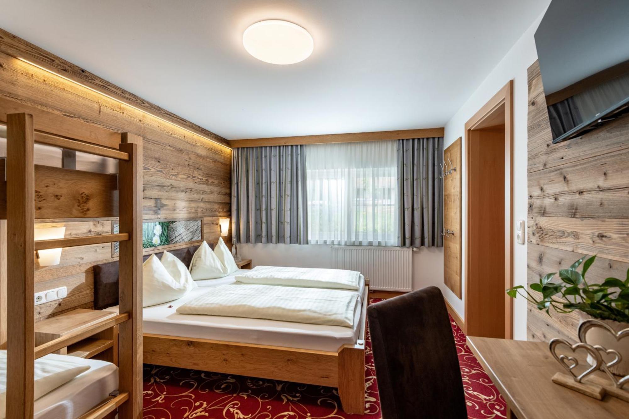 One-Bedroom Apartment,1681729435:JPEG