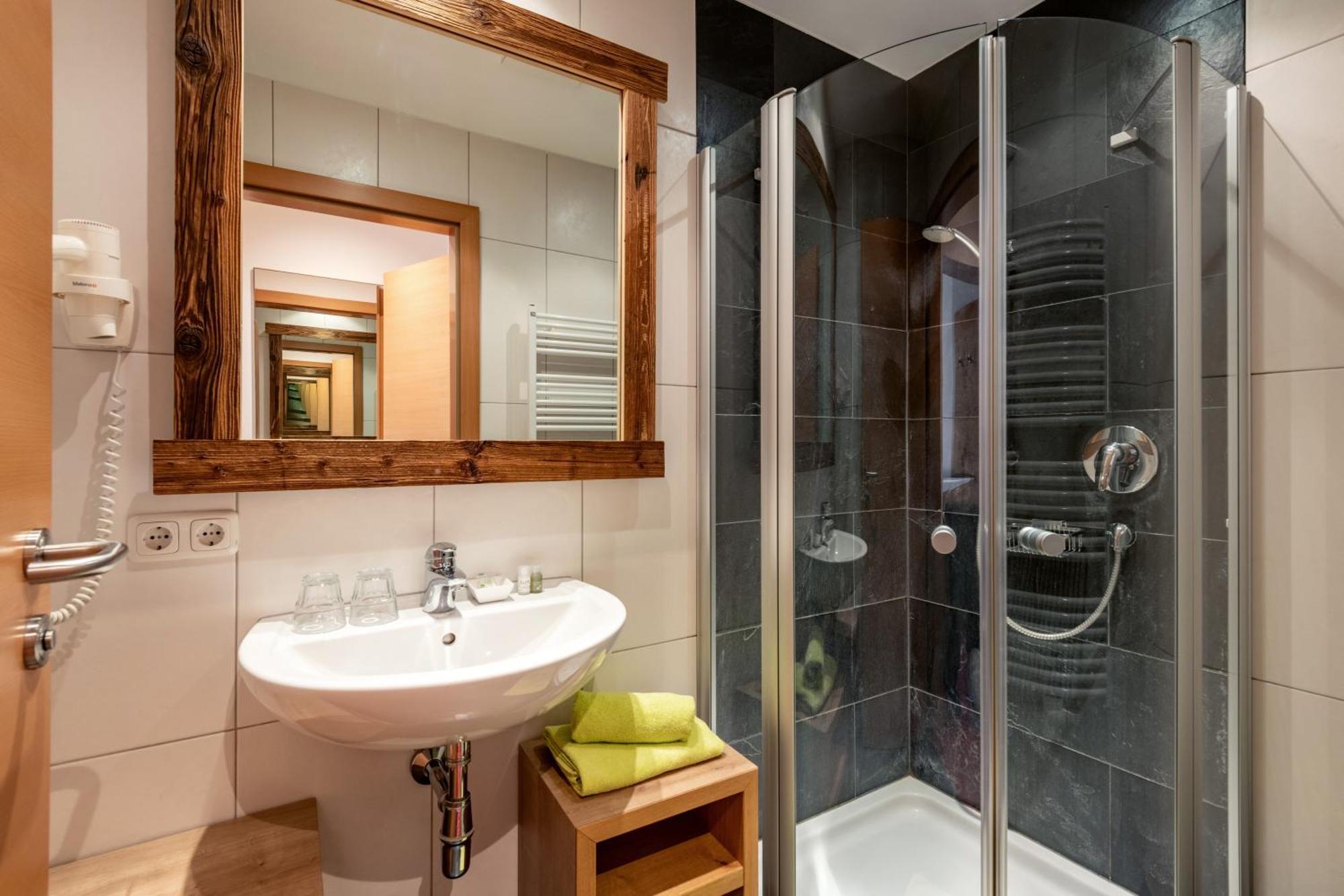 Three-Bedroom Apartment,1681729460:JPEG