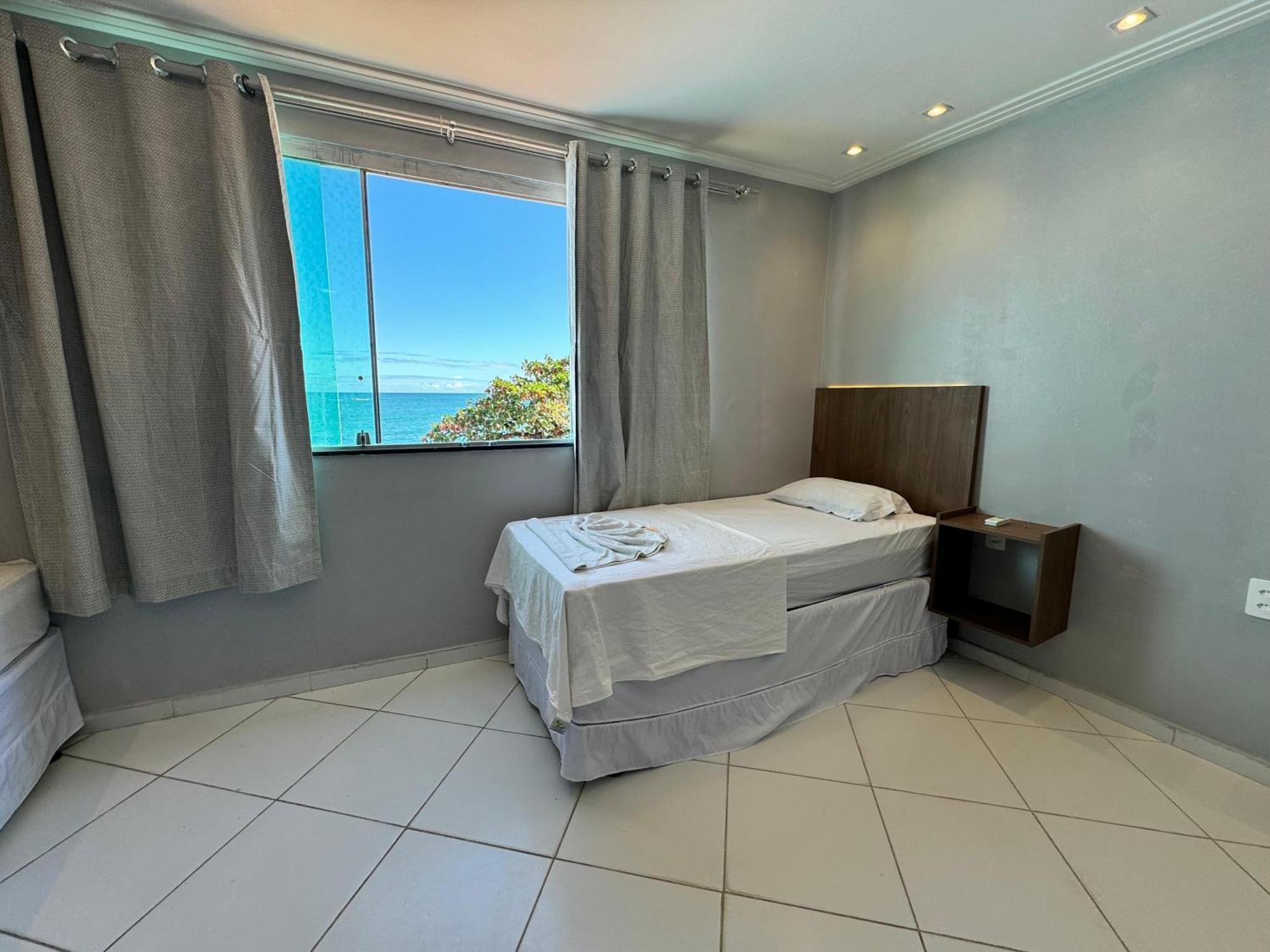 Quarto Triplo com Vista Mar