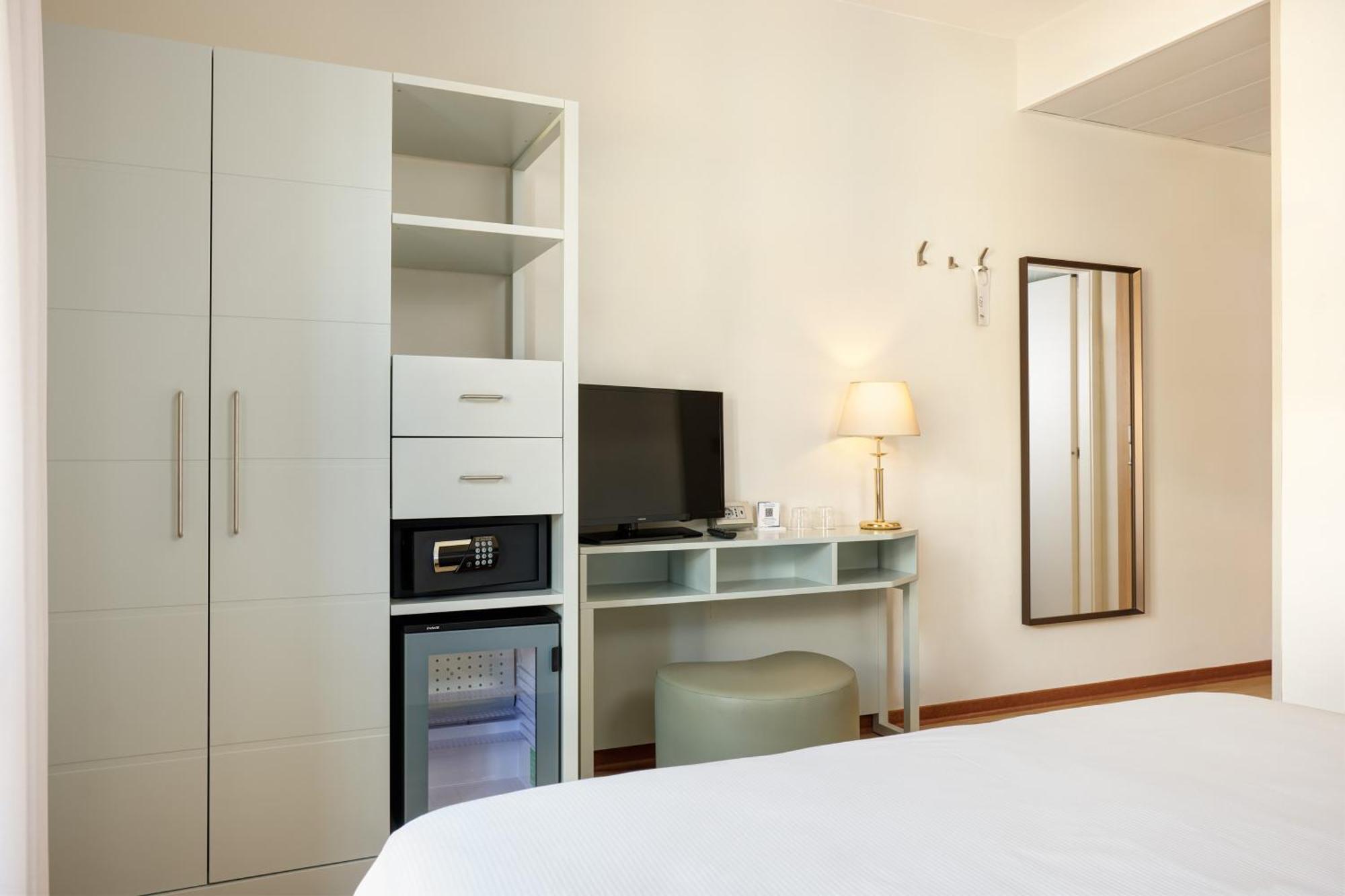 Double Room with Partial Sea View