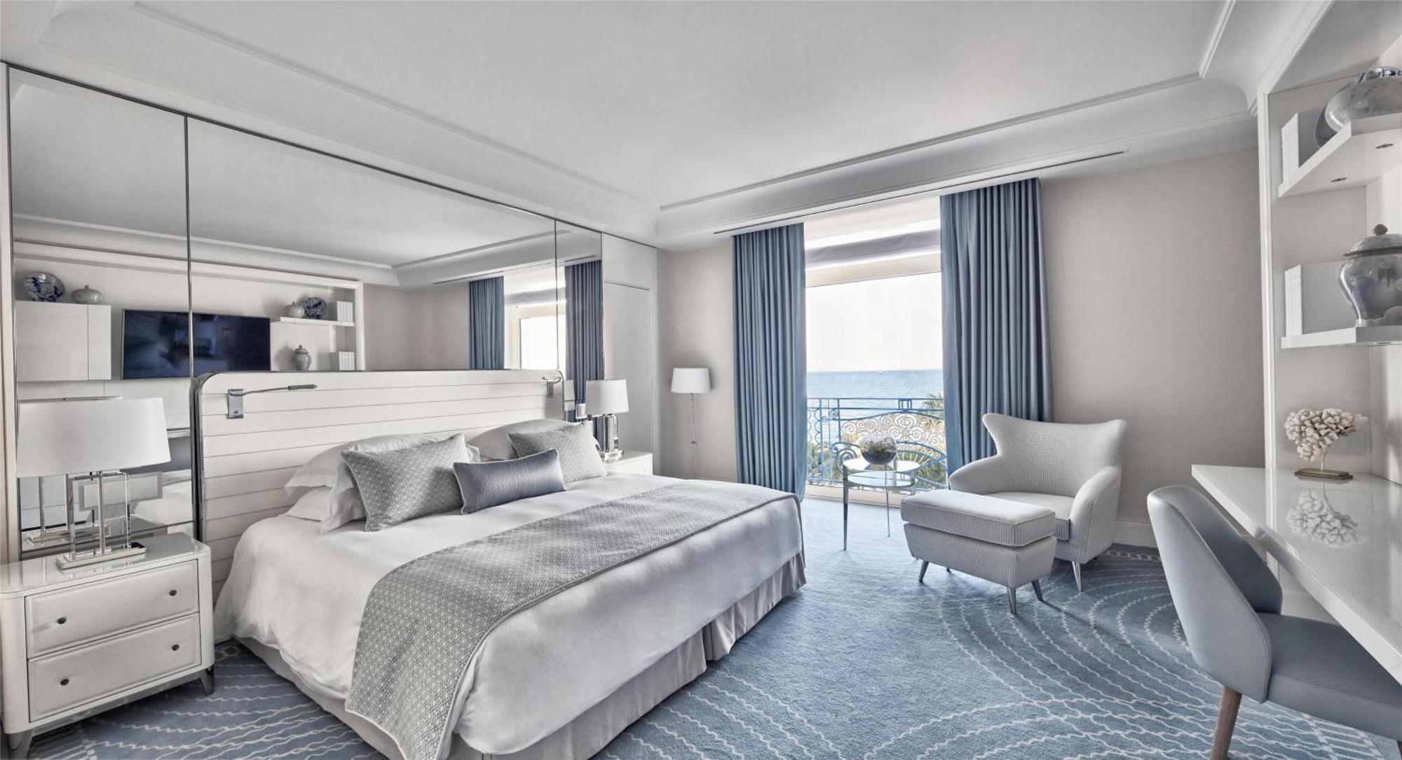Premium Zimmer mit Kingsize-Bett und Meerblick