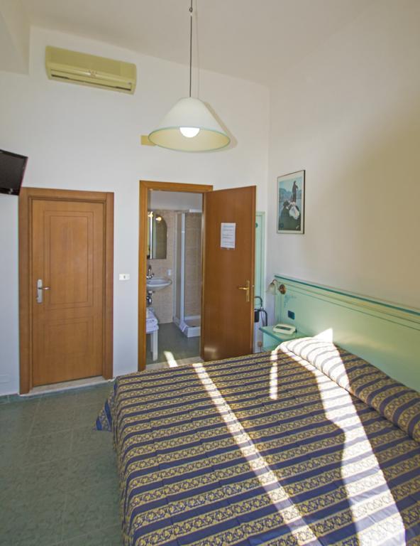 Doppel- oder Zweibettzimmer