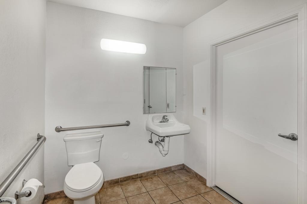 Chambre Lit King-Size - Accessible aux Personnes à Mobilité Réduite - Non-Fumeurs