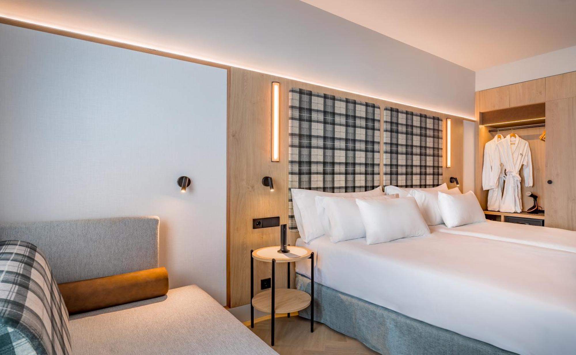 Superior Double Room,1742580878:JPEG