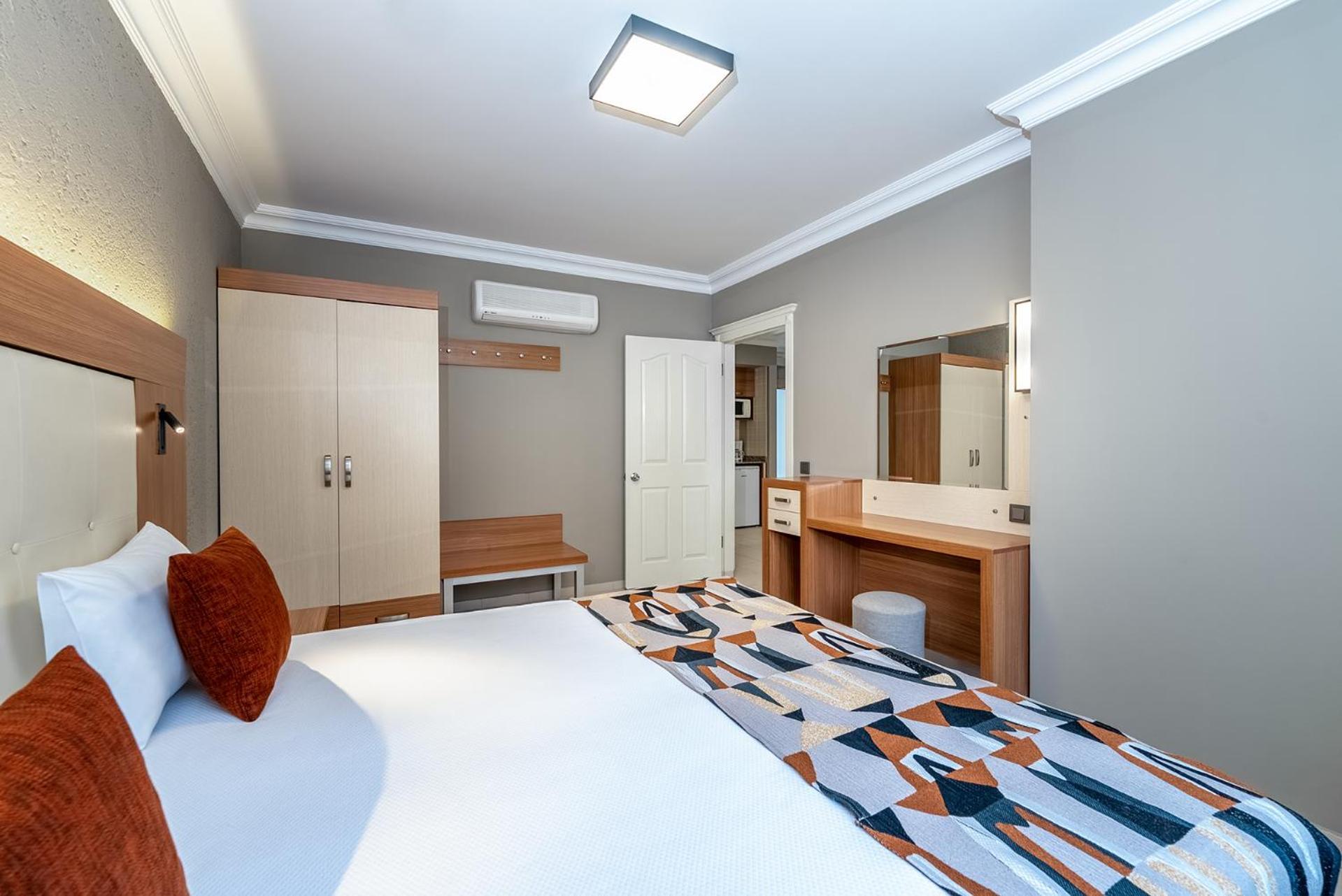 Suite with Pool View