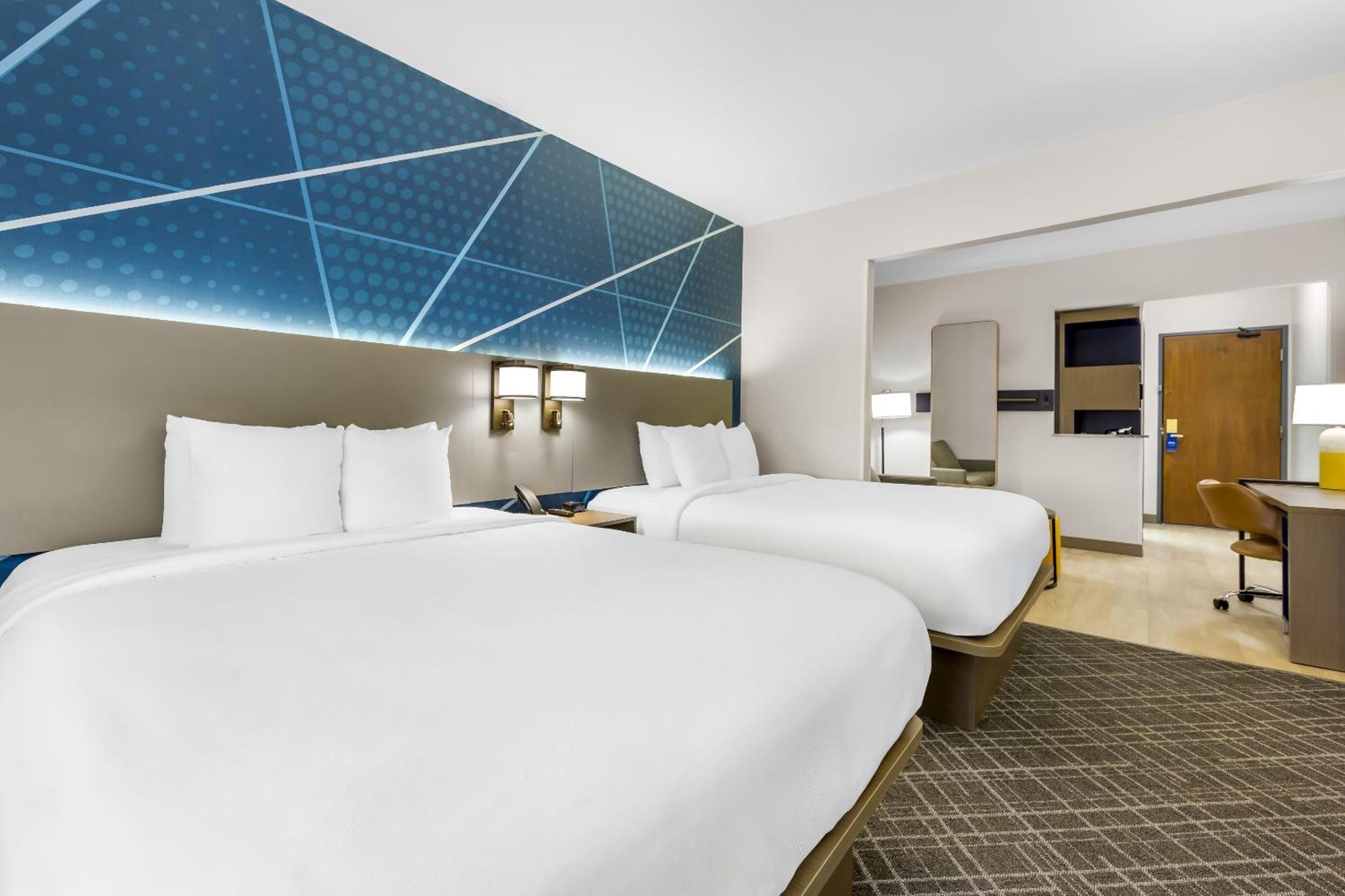 Queen Suite with Two Queen Beds - Non-Smoking