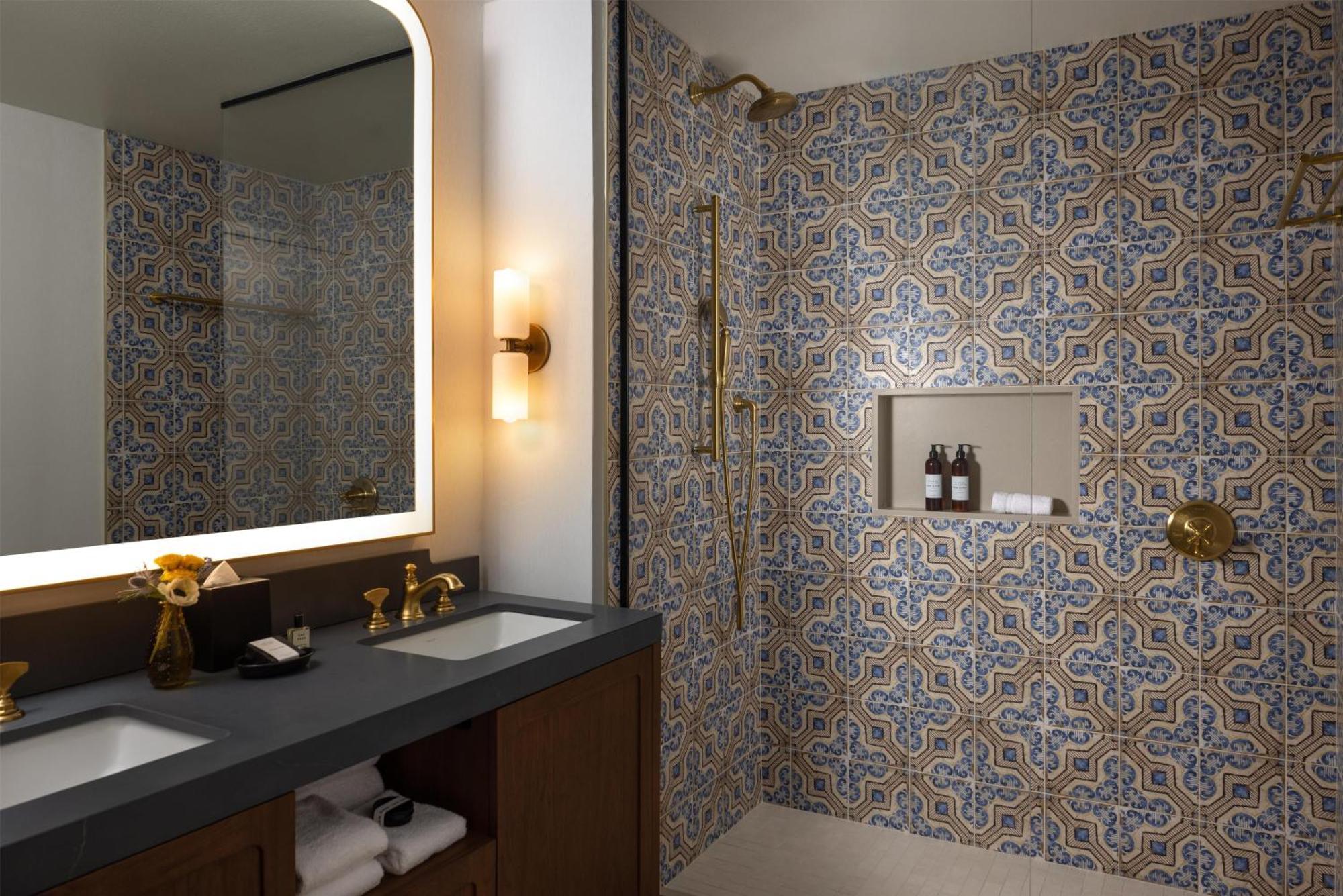 Junior Suite met Kingsize Bed en Balkon - Uitzicht op het Zwembad