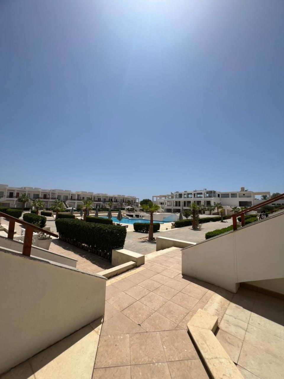Chambre Triple - Vue sur la Piscine