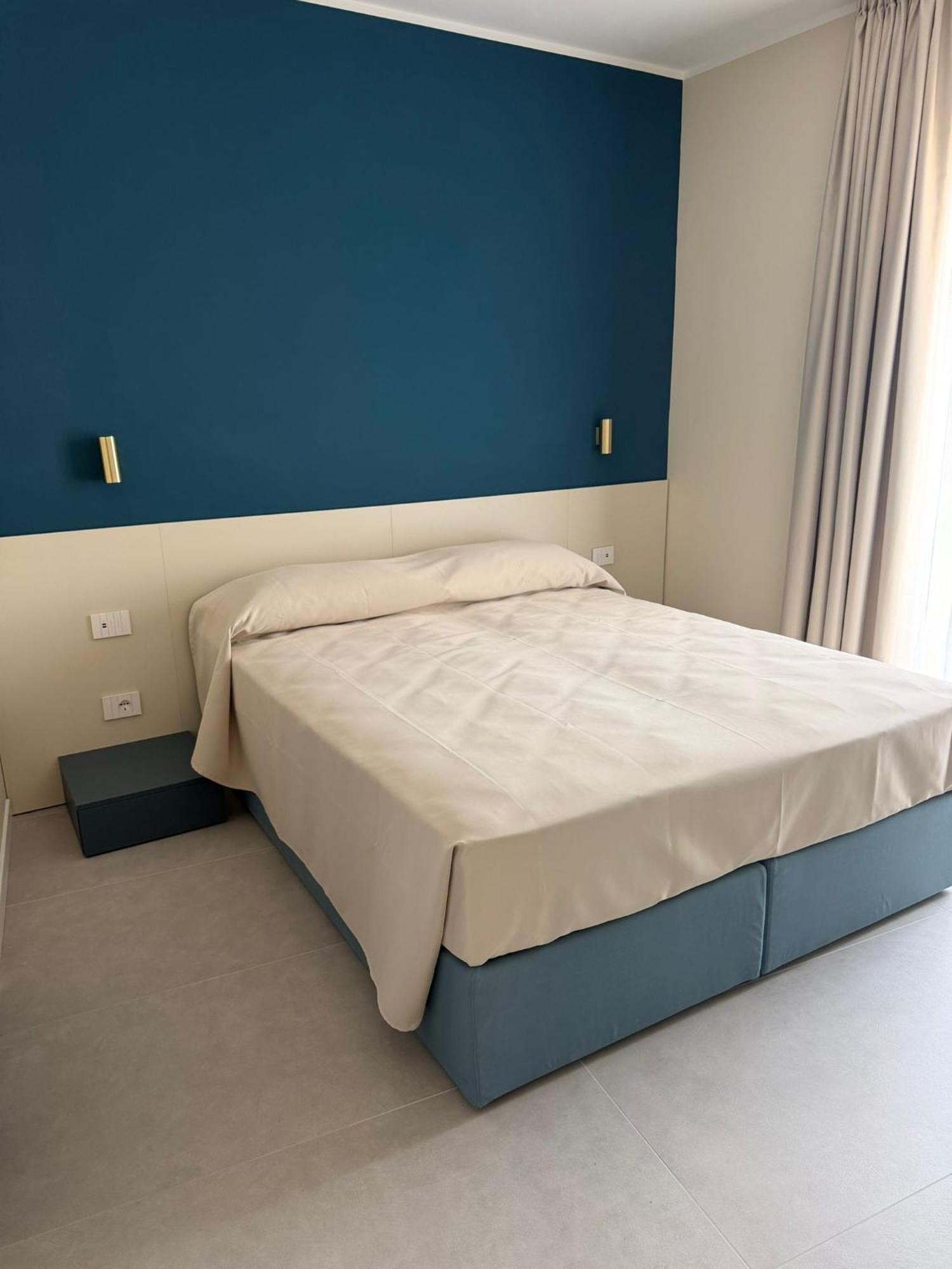 Deluxe Double or Twin Room with Lake View With Air Conditioning