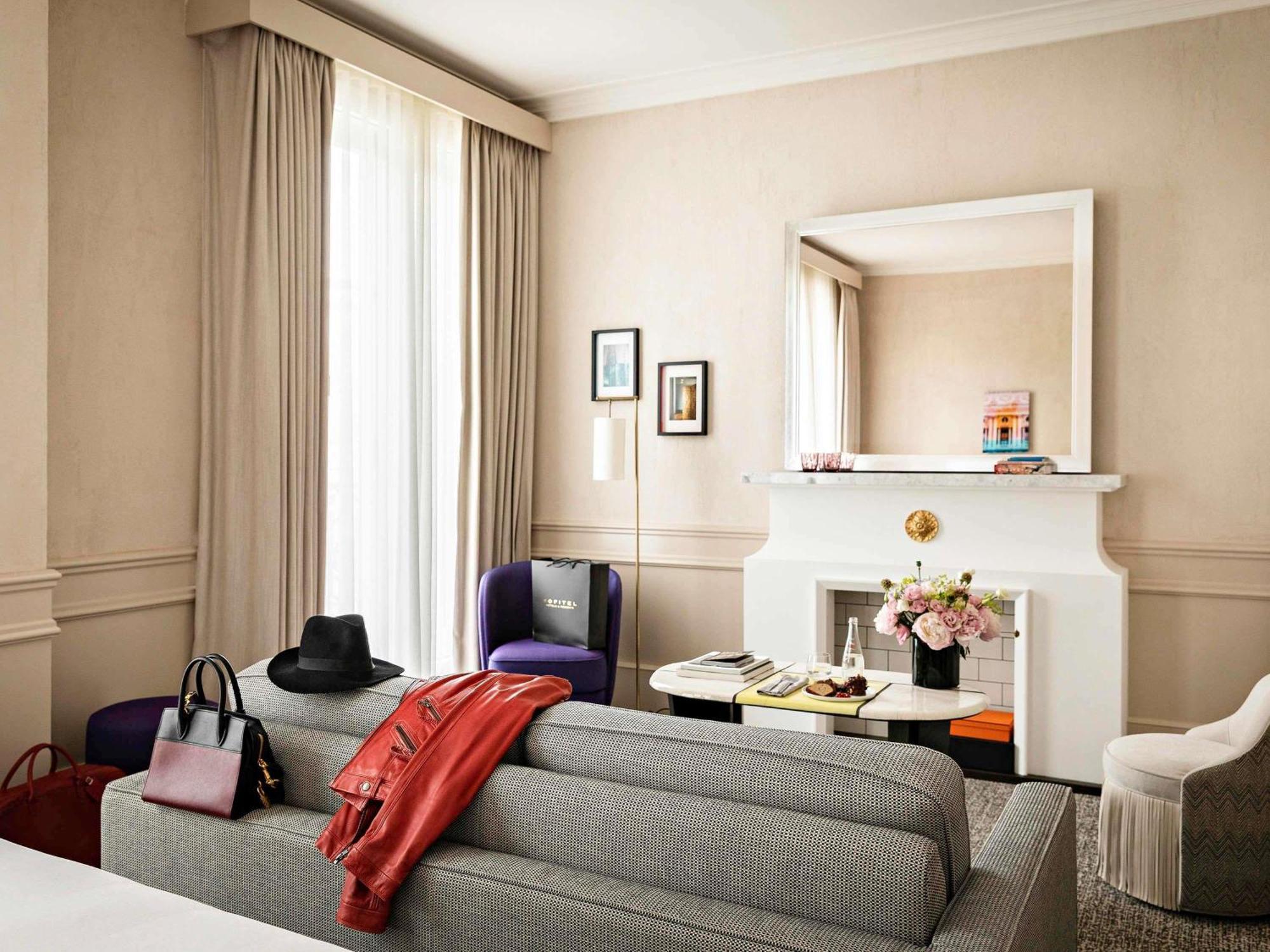 Suite Junior avec Lit King-Size ou Queen-Size, Canapé-Lit et Coin Salon - Vue sur Rue