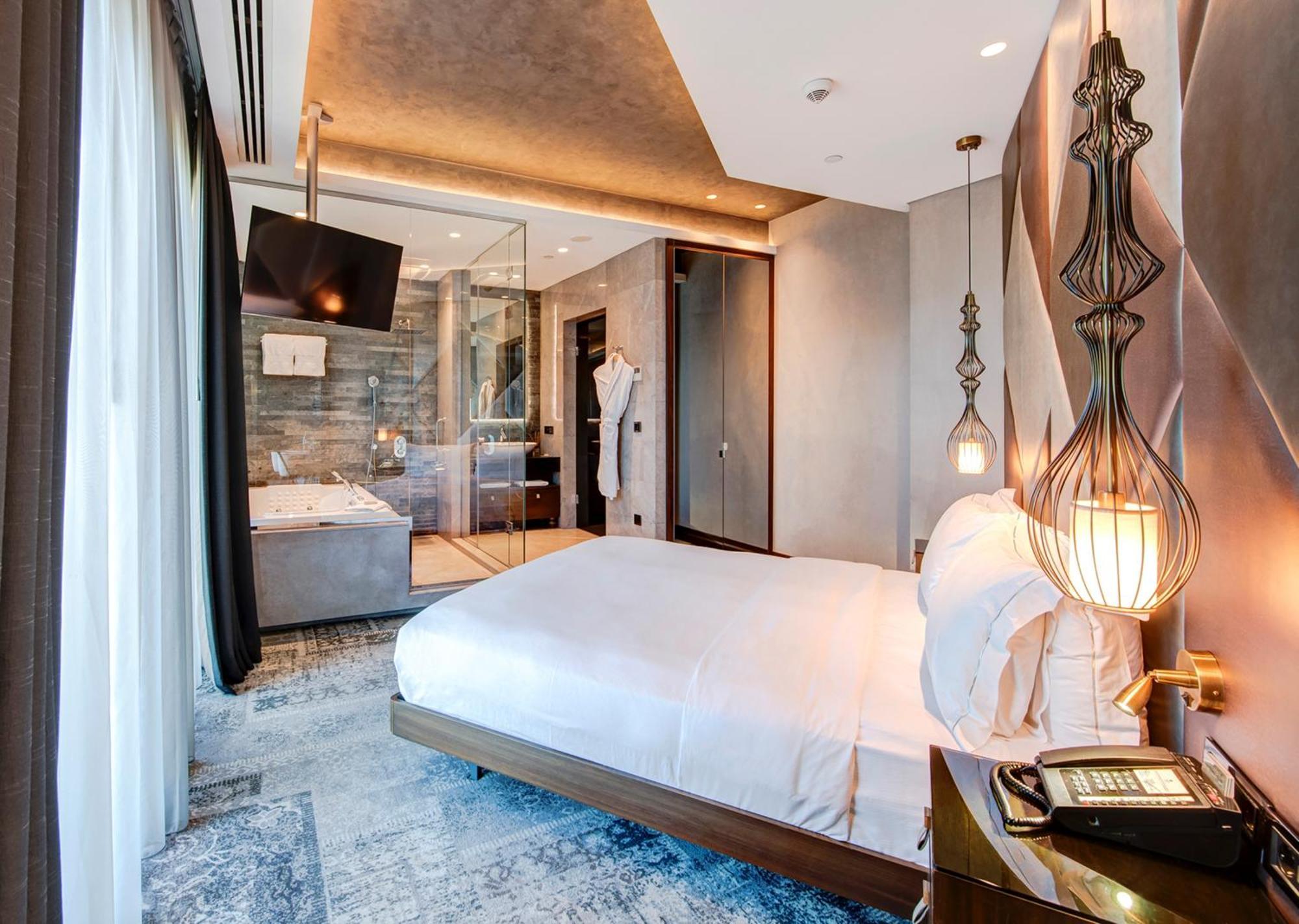 One-Bedroom King Suite with Terrace