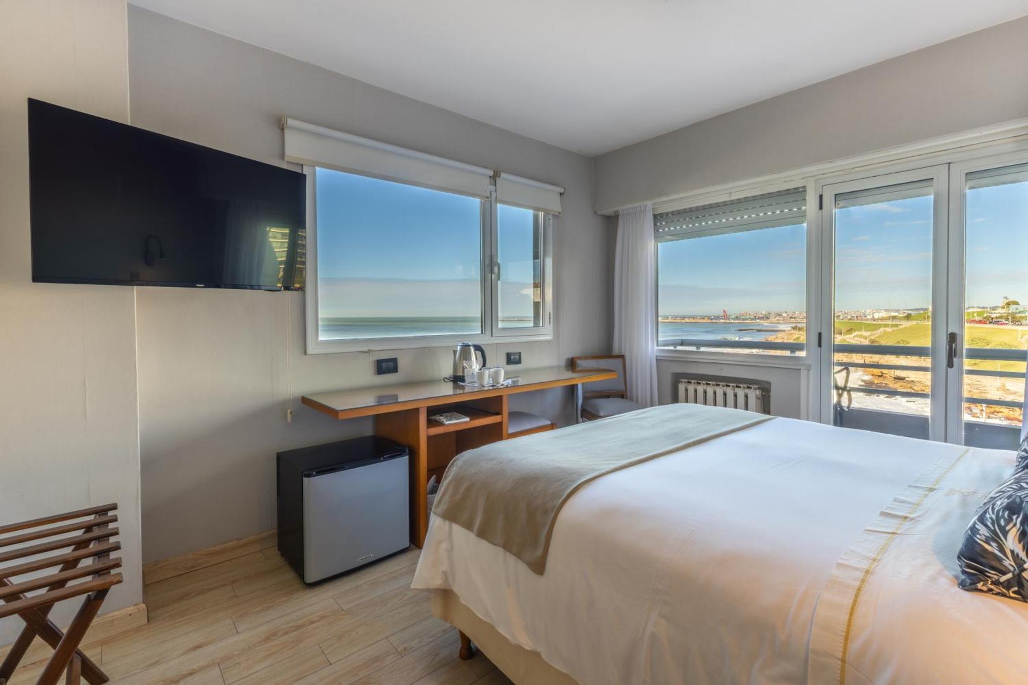 Deluxe Double or Twin Room with Sea View