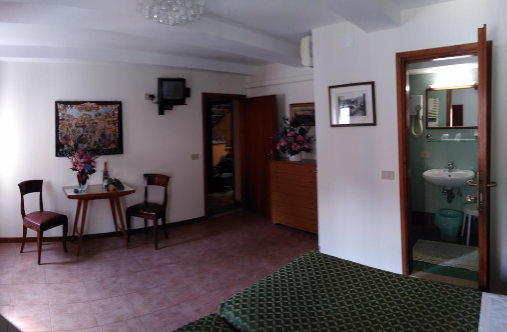 Chambre Triple avec Salle de Bains Privative