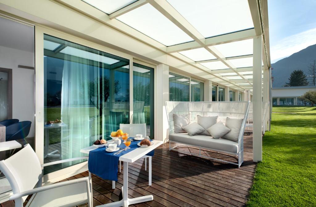 Double or Twin Room with Lake View