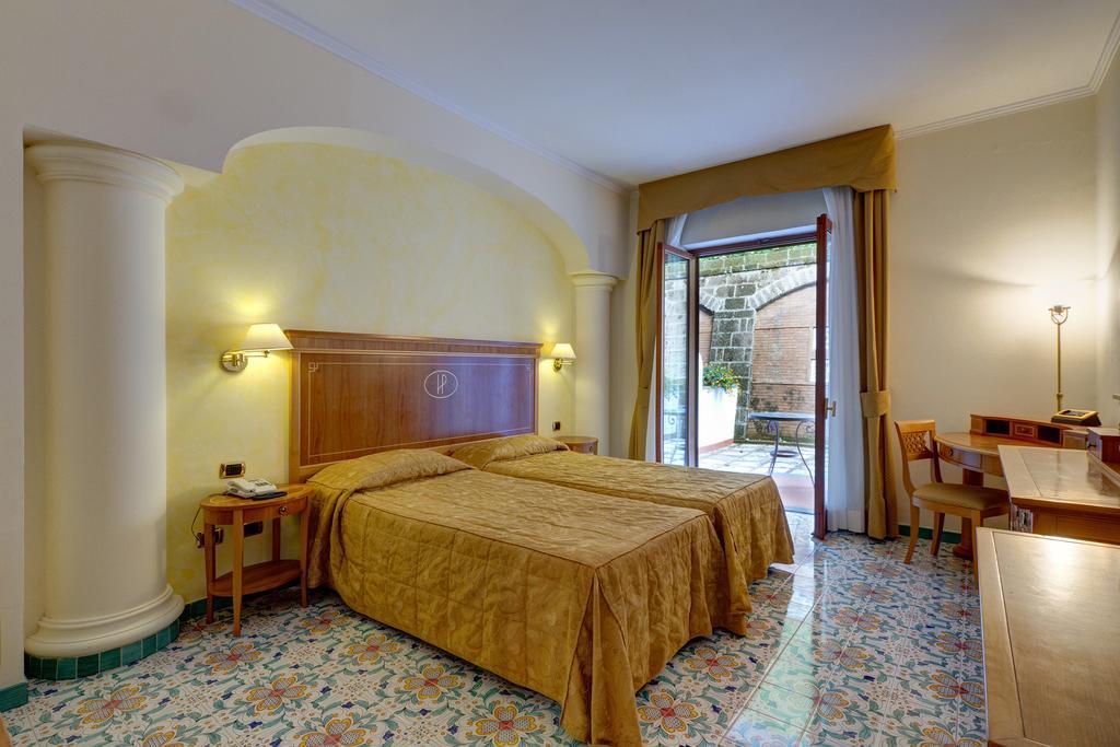 Quarto com Cama de Casal ou 2 de Solteiro com Vista da Parte Interna