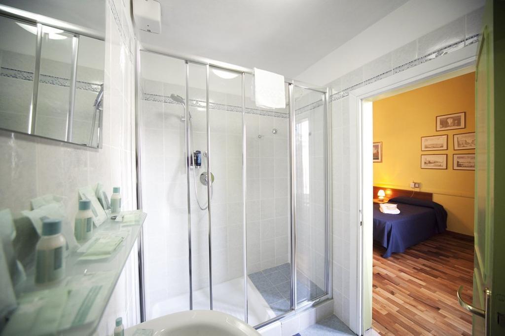 Quintuple Room