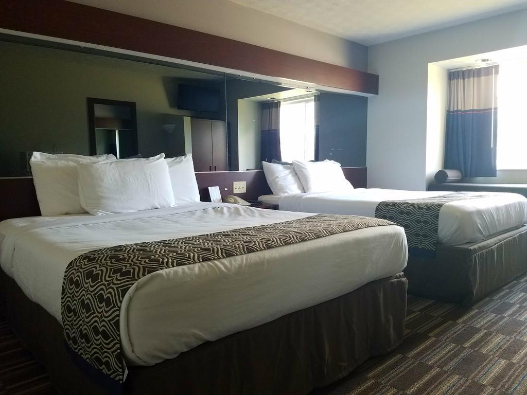 Queen Room with Two Queen Beds - Non-Smoking,265613929:JPEG