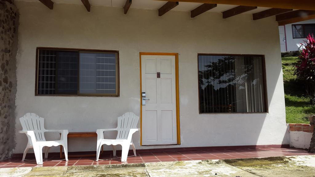 Villa de 1 dormitorio (en la montaña, cruzando la calle principal)