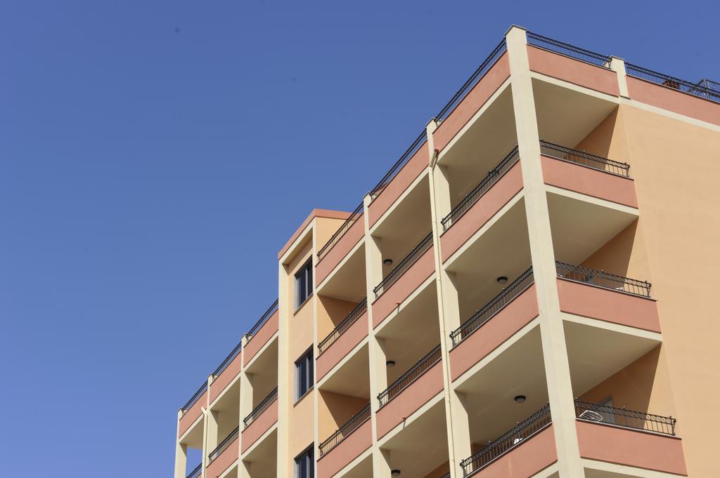 Appartamento con 2 Camere da Letto, Terrazza e Vista Mare