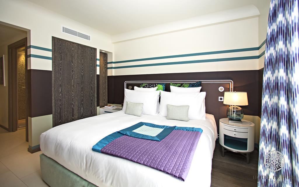 Quarto Clássico com Cama de Casal ou 2 de Solteiro