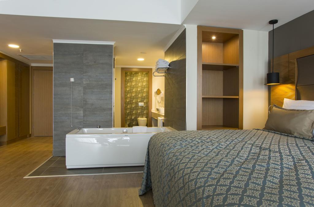 Suite with Sea View