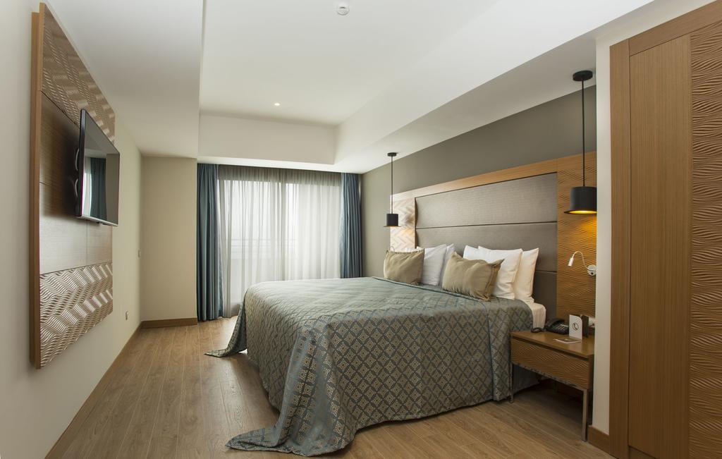 Corner Suite