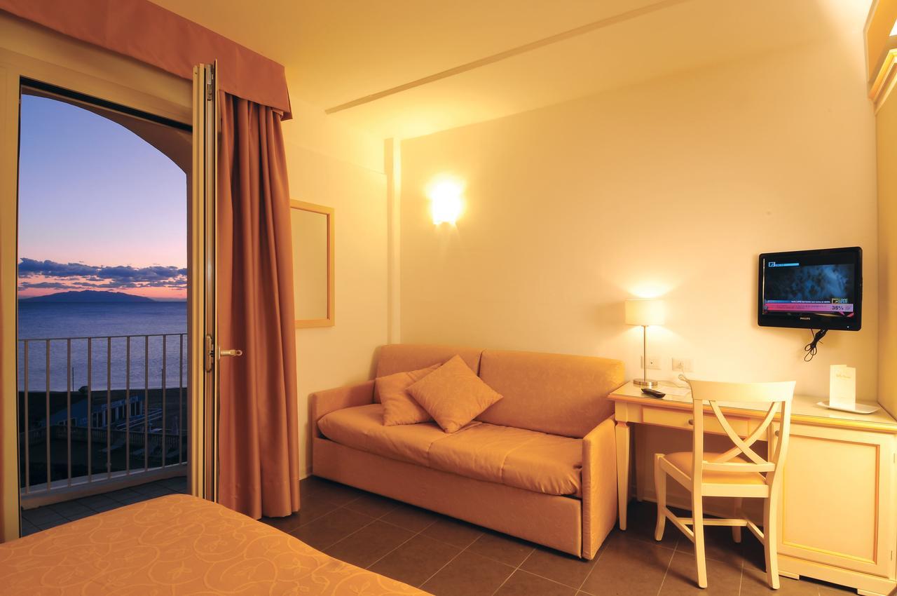Triple Room with Sea View