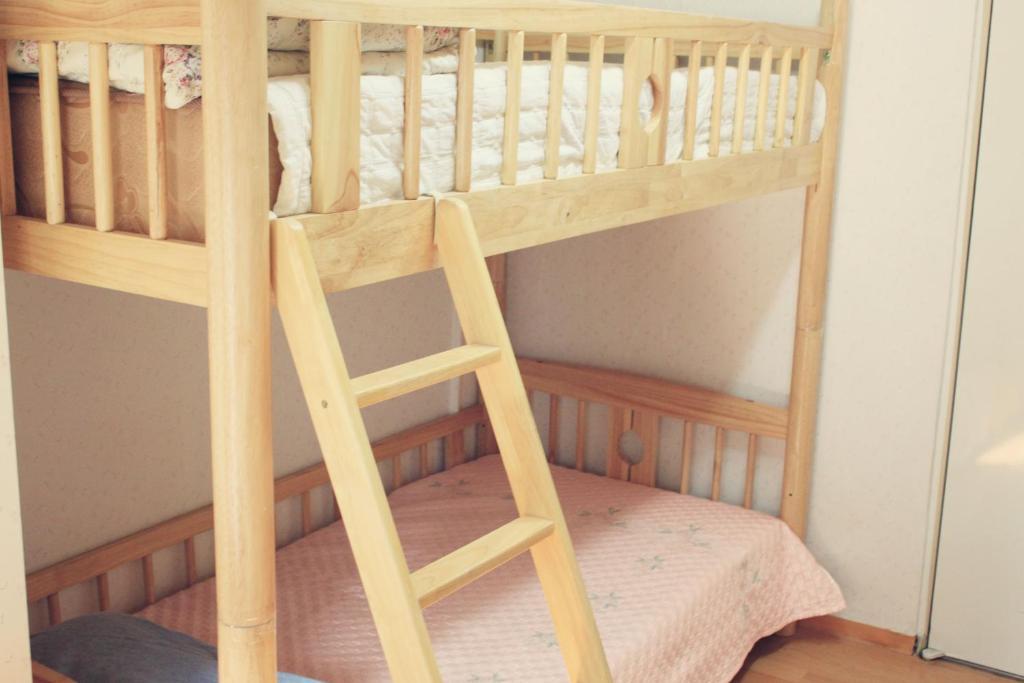 King Room with King Bed - Non-Smoking