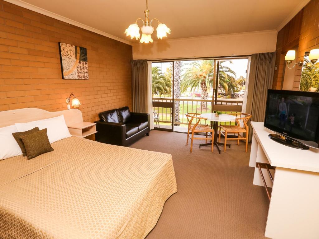 Standard Queen Room - Upstairs