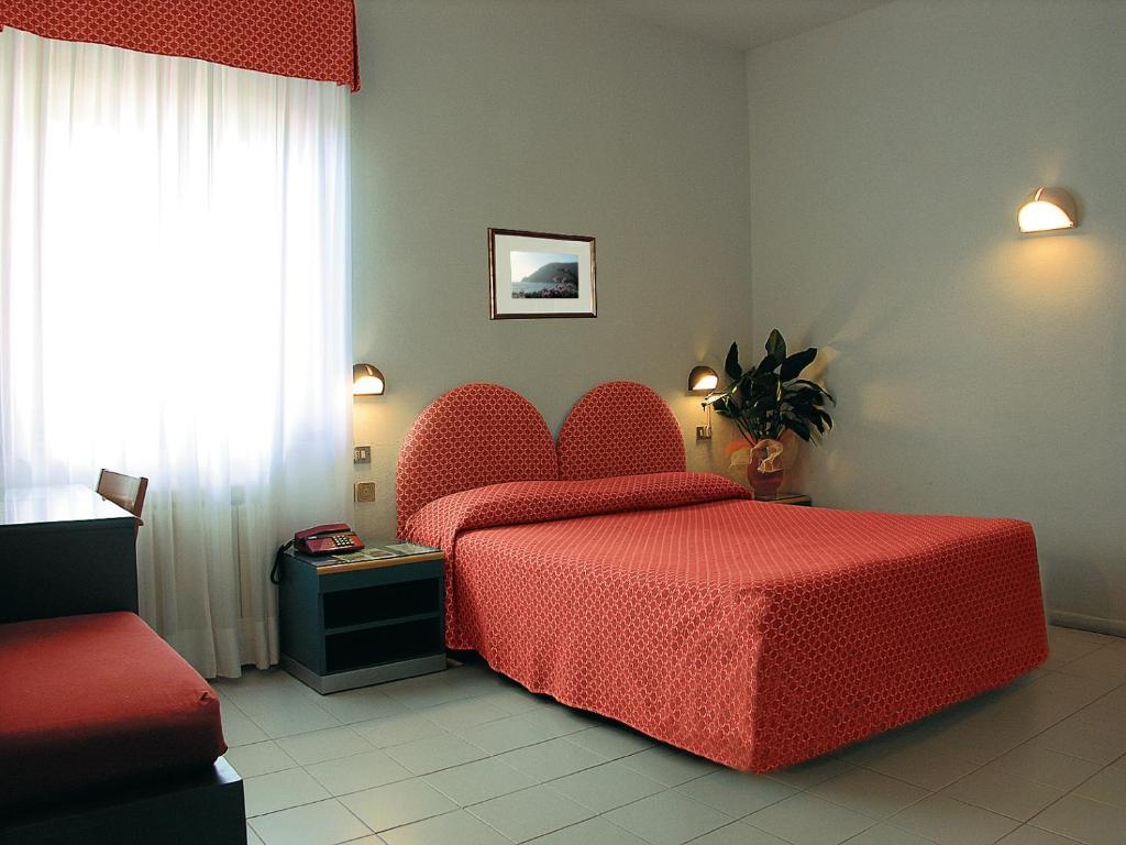 Doppel- oder Zweibettzimmer