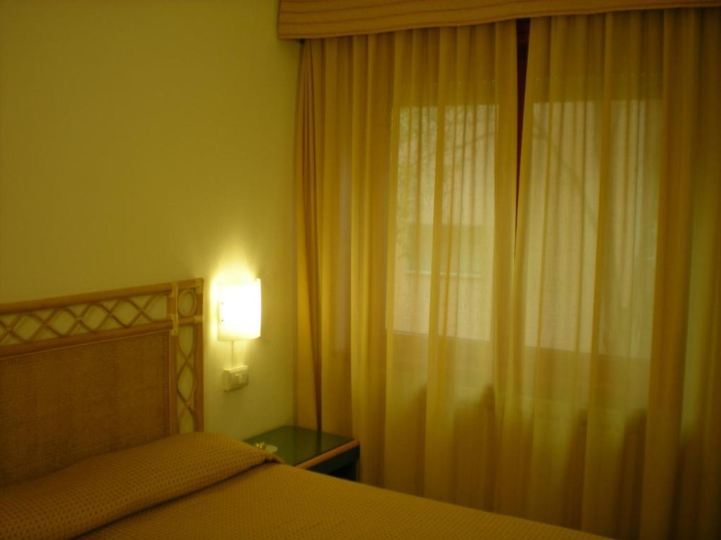 Doppelzimmer mit Zustellbett (2 Erwachsene + 2 Kinder)